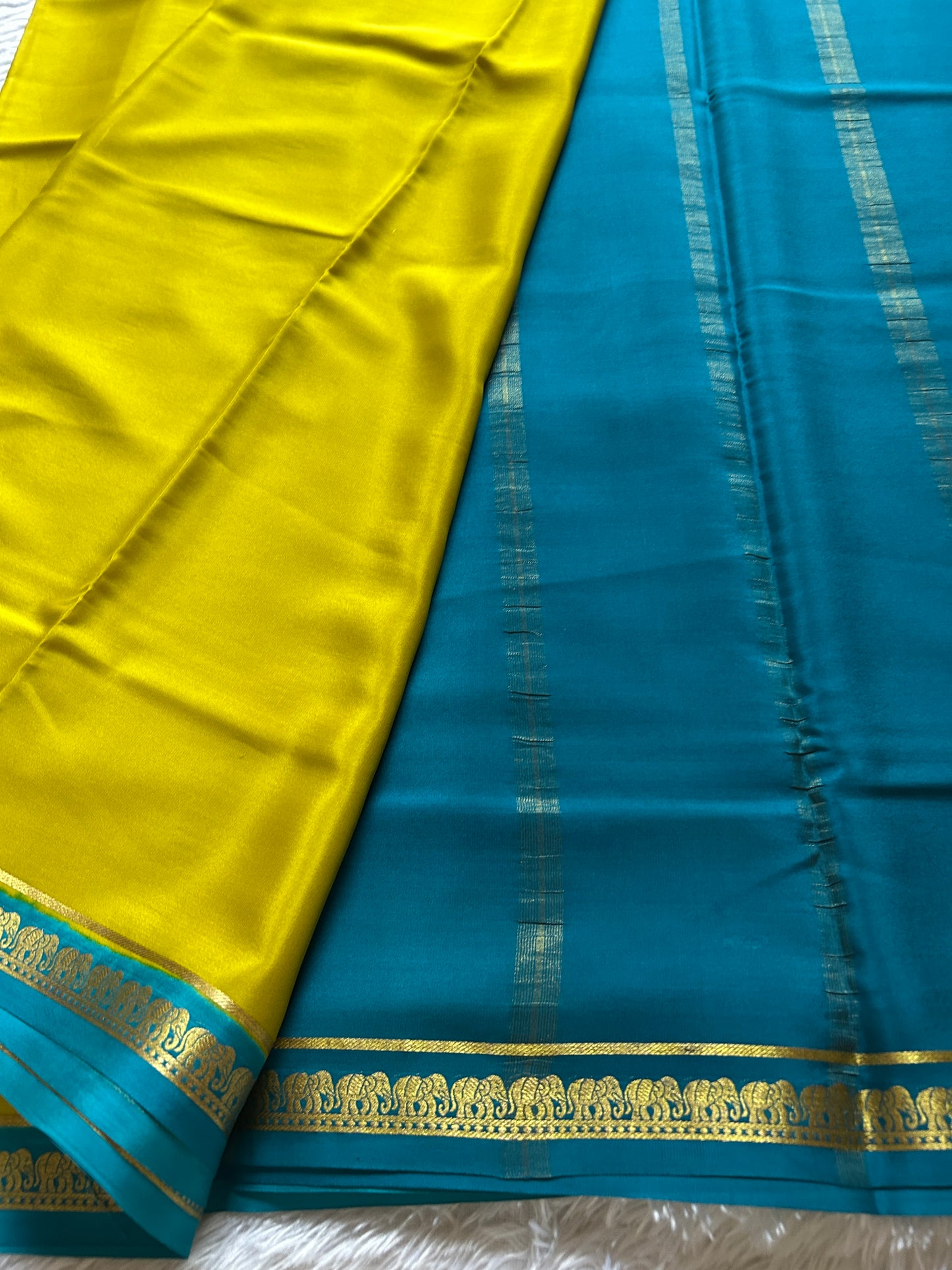 Anjana (2D) : Olive-ananda blue