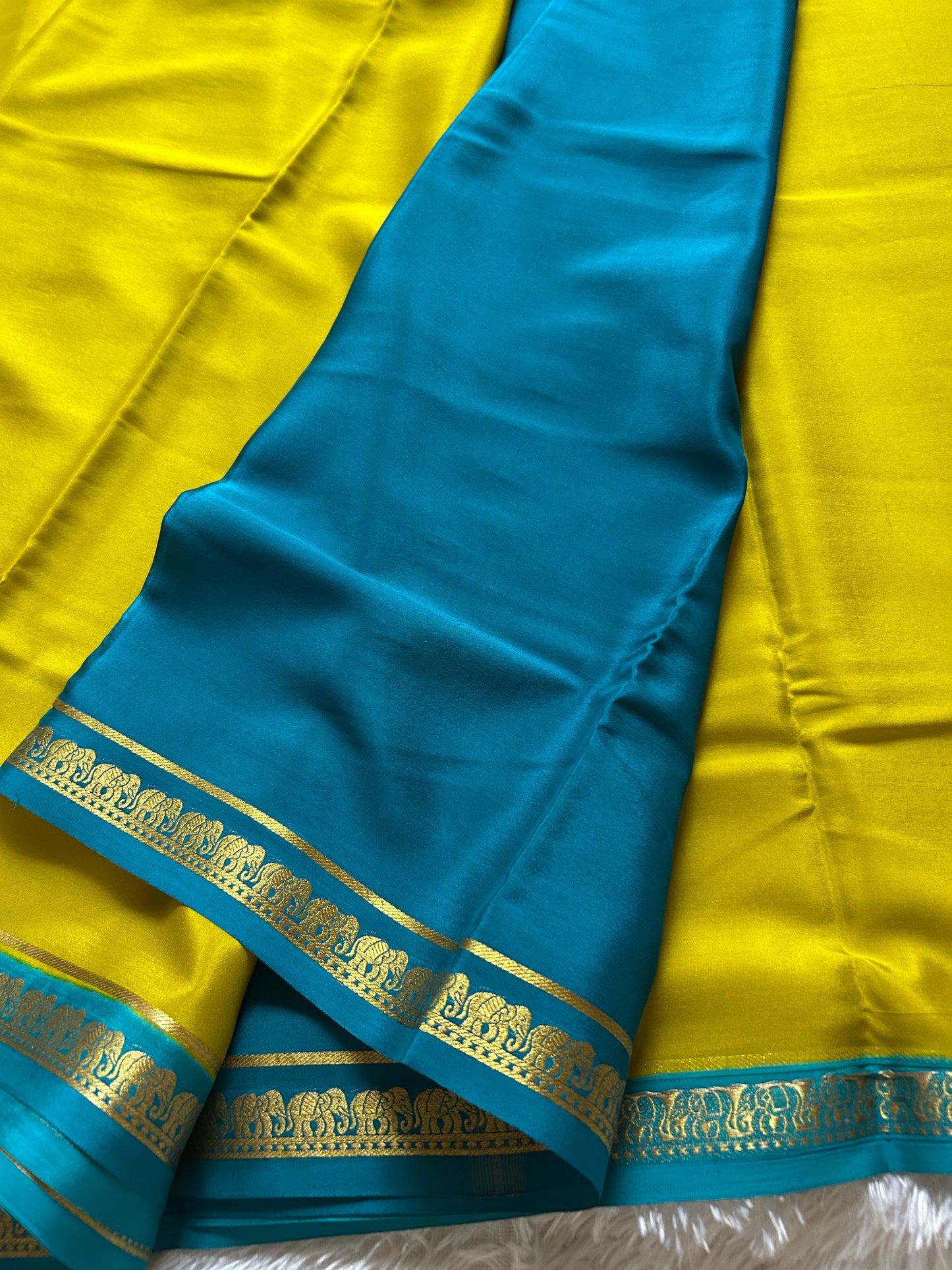 Anjana (2D) : Olive-ananda blue