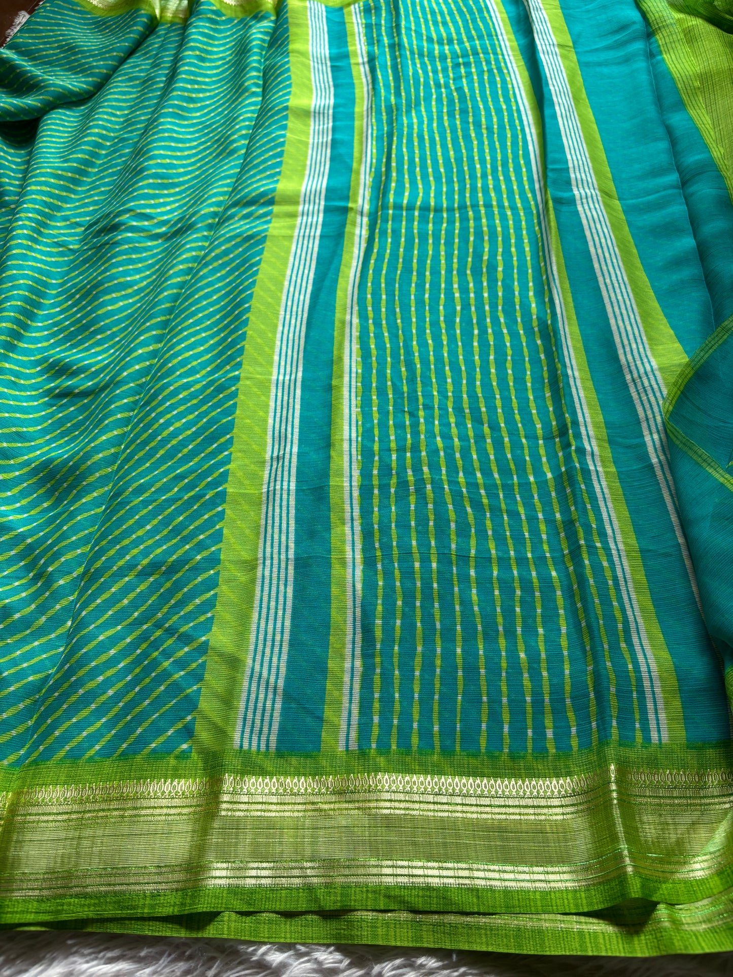SS110 (2D) : Turquoise-mehendi green