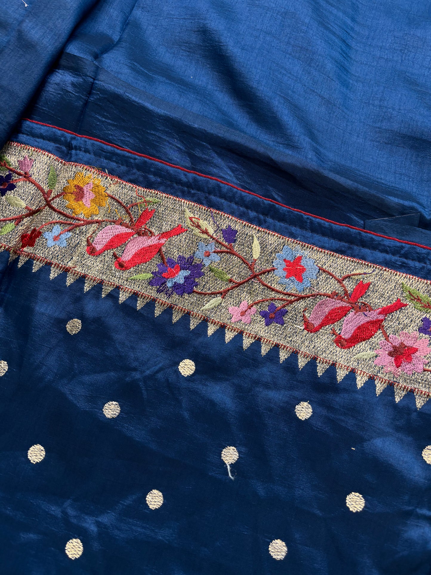 NYD122 (2D) : Dark blue-gold
