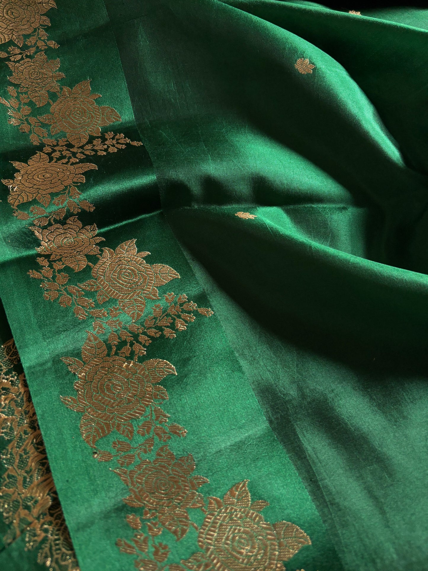 Anupama : Solid Bottle green
