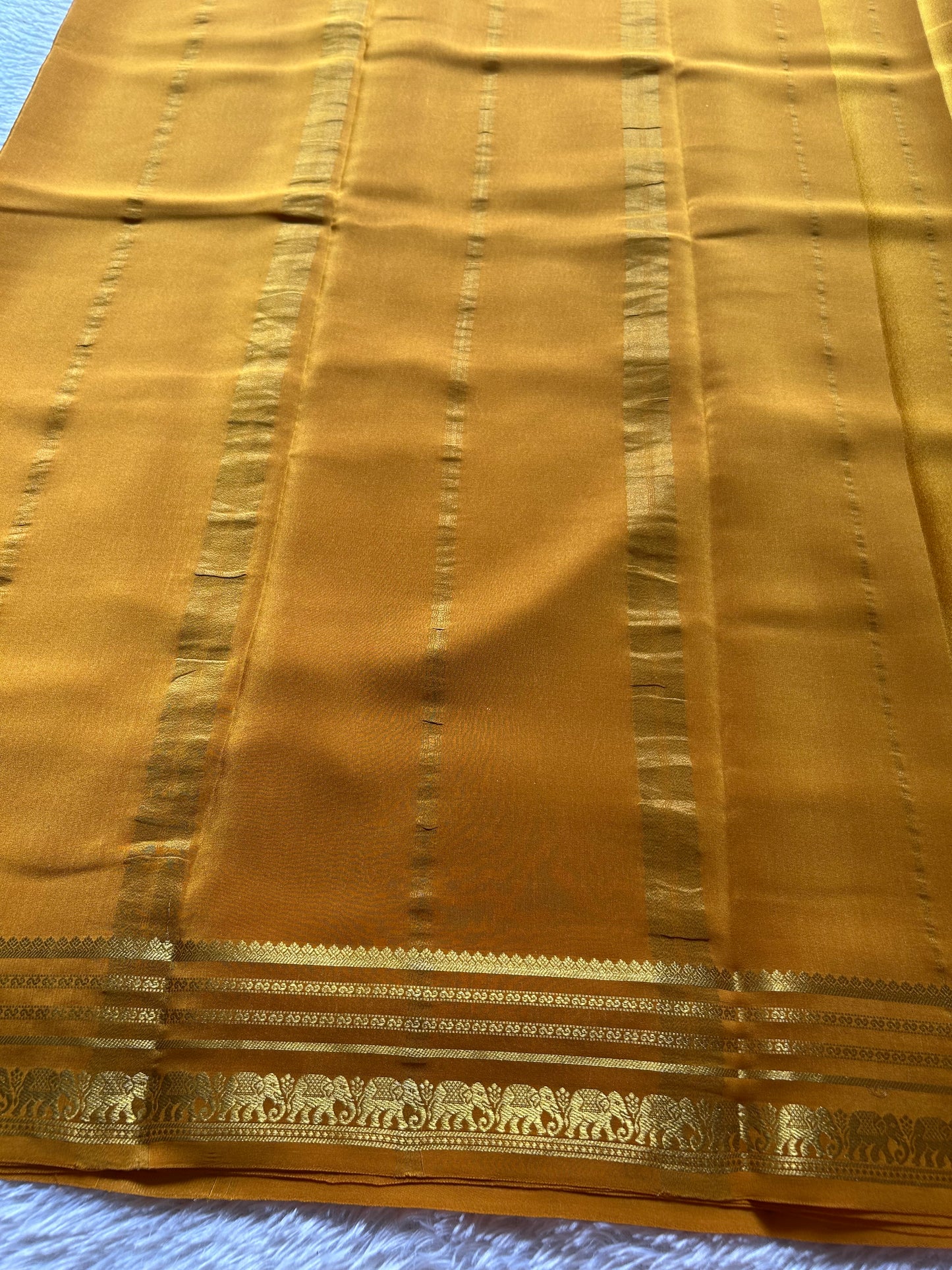 Eshwari (2D) : Leaf green-yellow