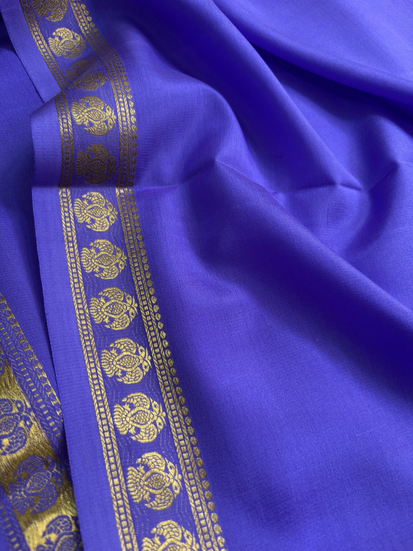 Brunda : Solid Purplish blue