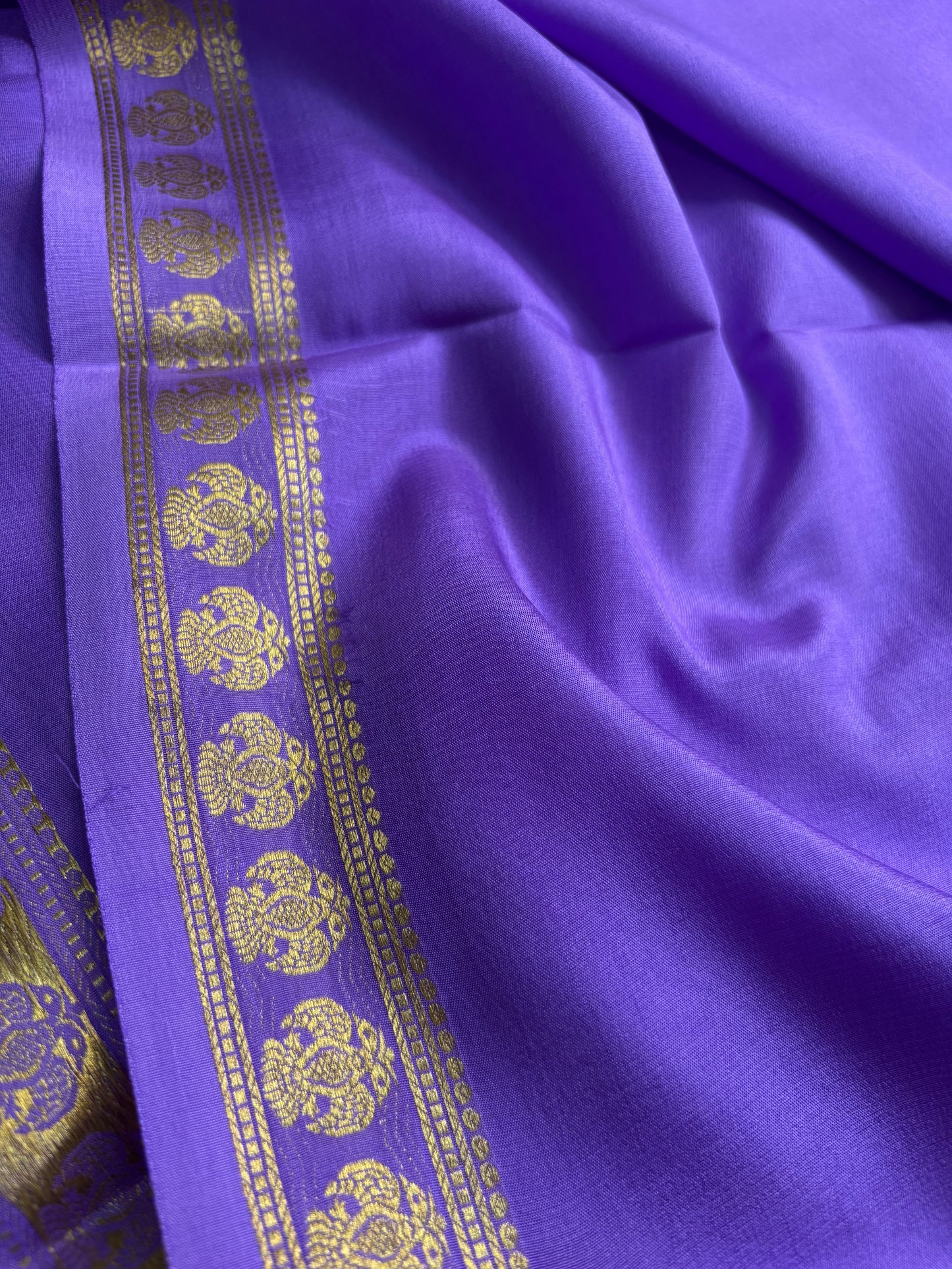 Brunda : Solid Dark lavender