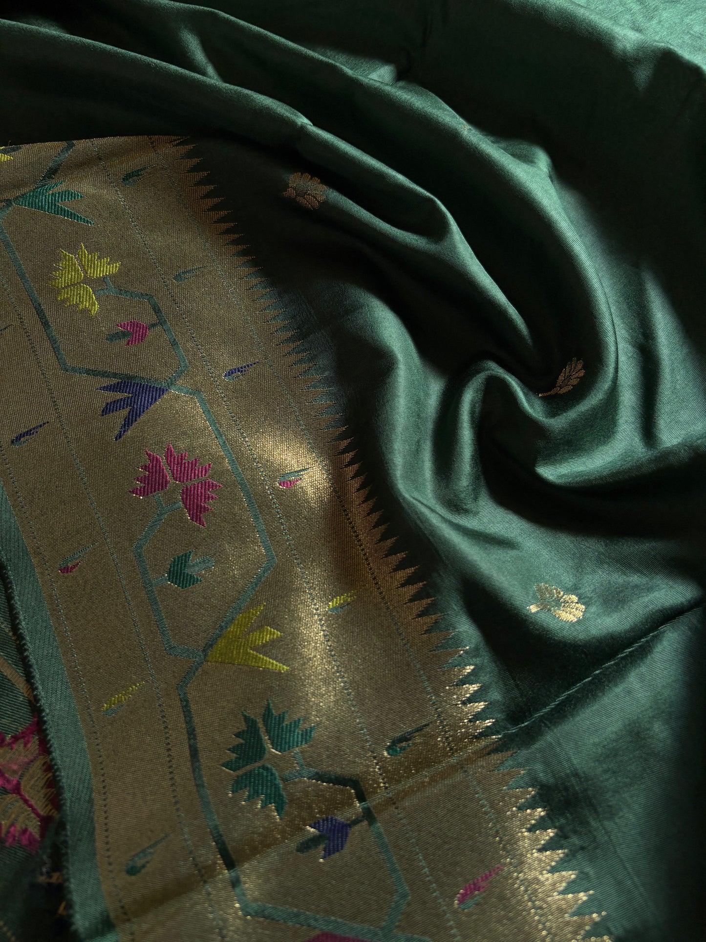 SS121 : Solid Dark green