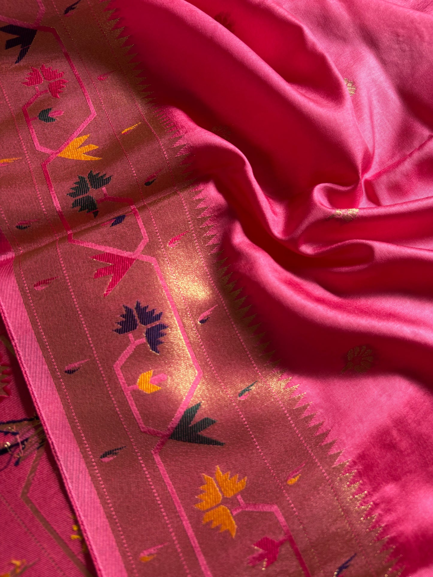 SS121 : Solid Hot pink