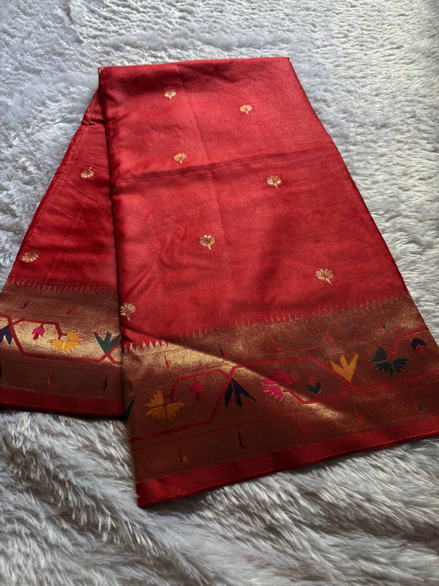 SS121 : Solid Red