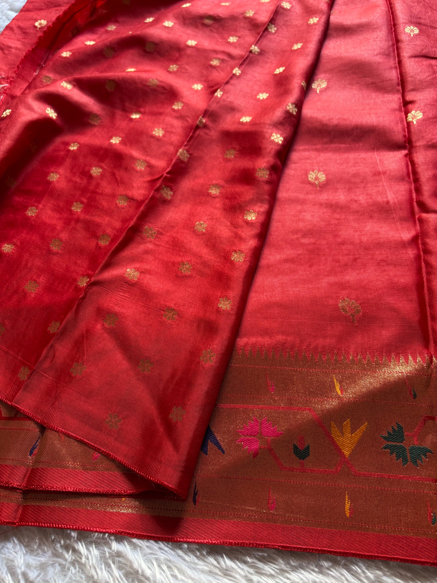 SS121 : Solid Red
