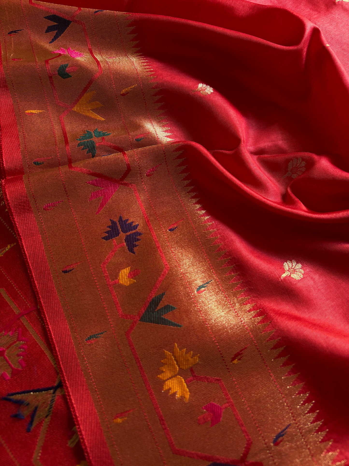 SS121 : Solid Red