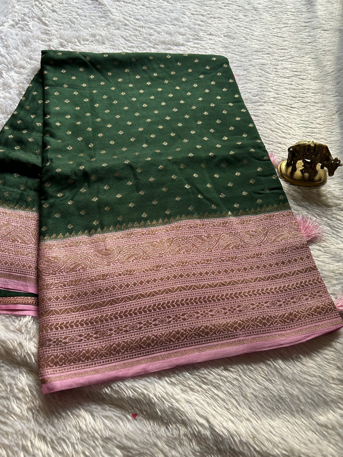 SCB04 (2D) : Dark green-baby pink