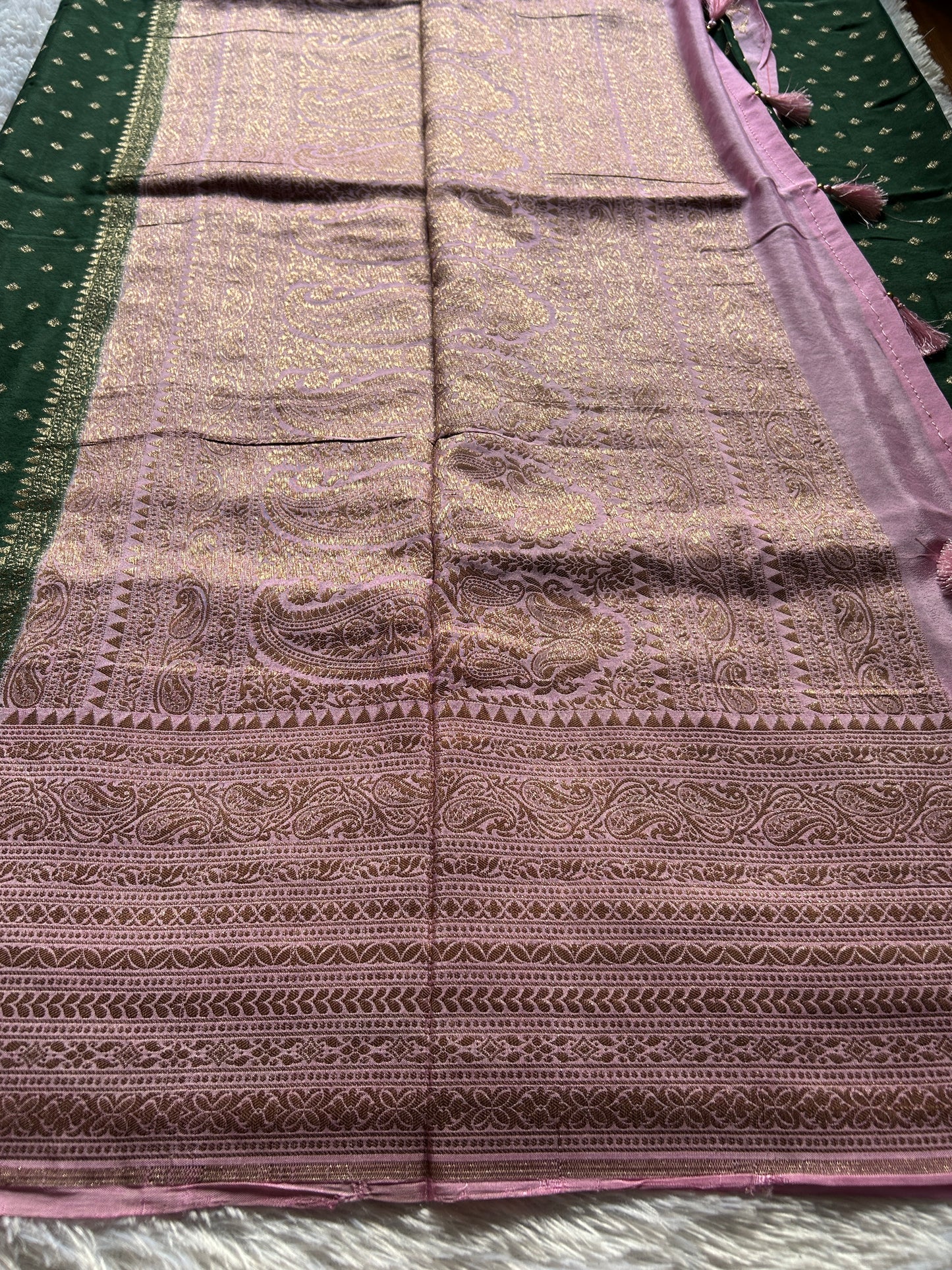 SCB04 (2D) : Dark green-baby pink