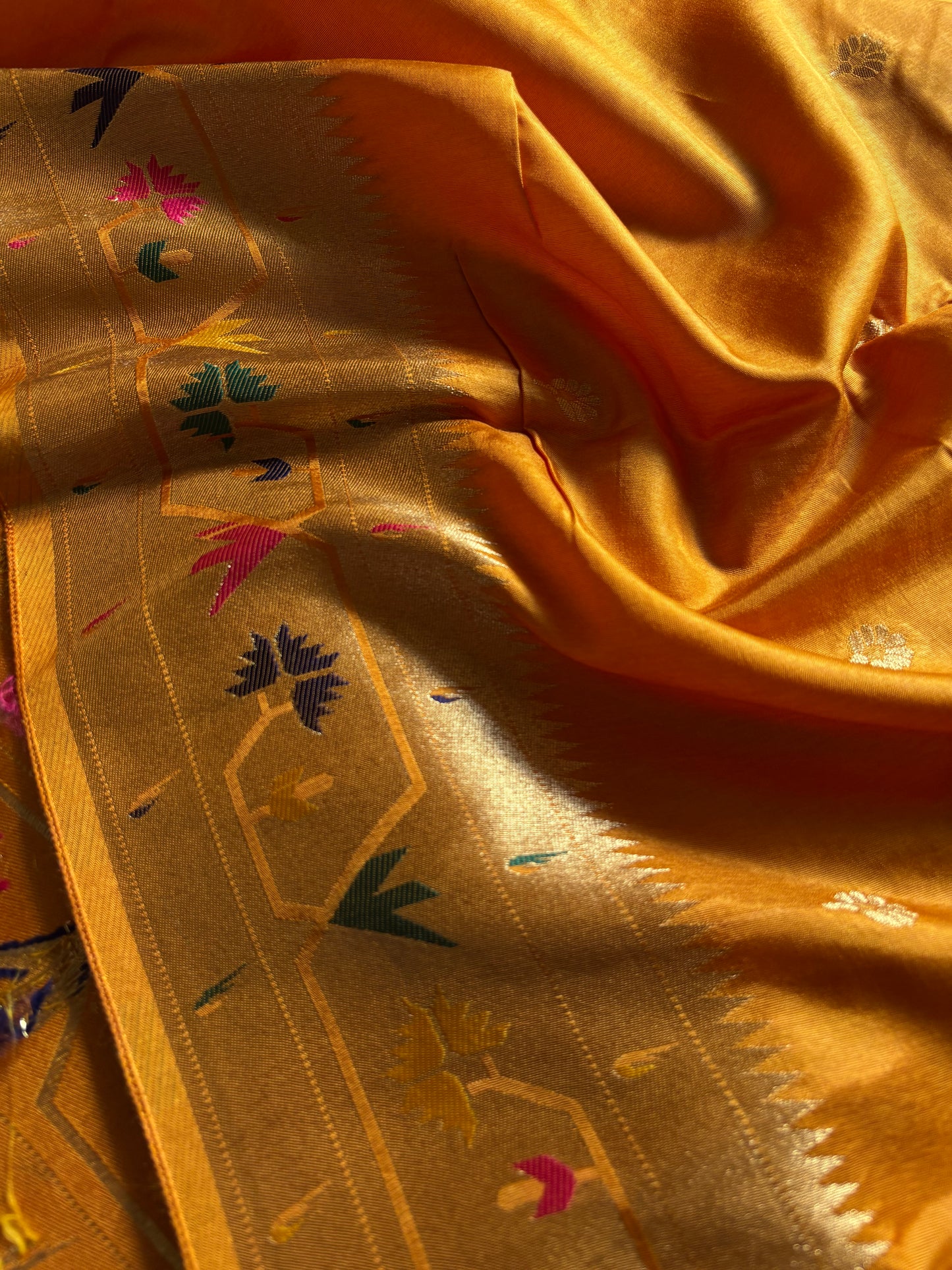 SS121 : Solid Golden yellow