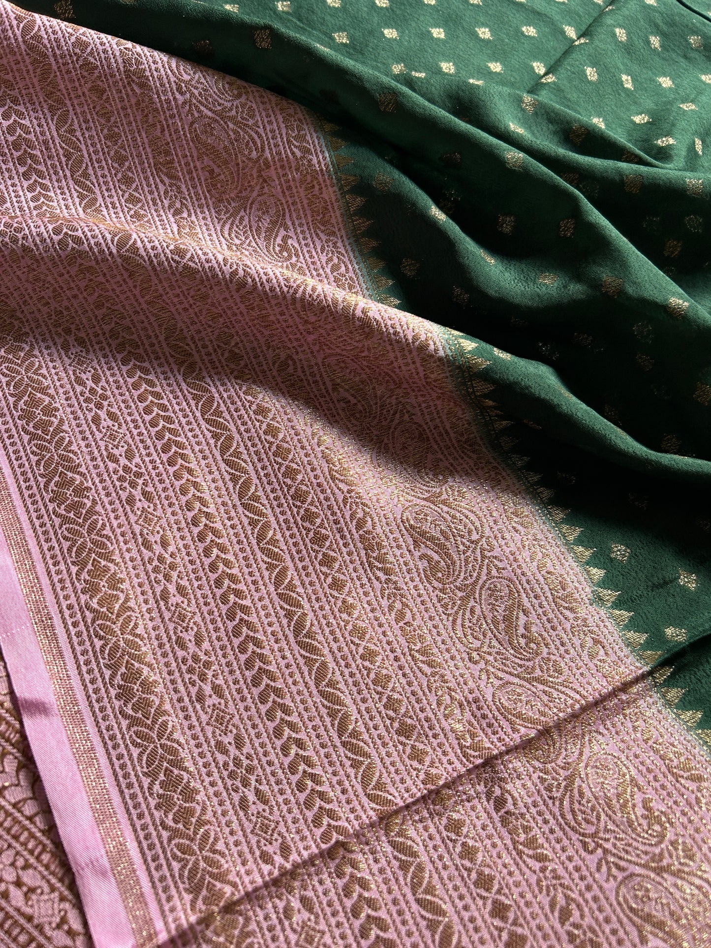 SCB04 (2D) : Dark green-baby pink