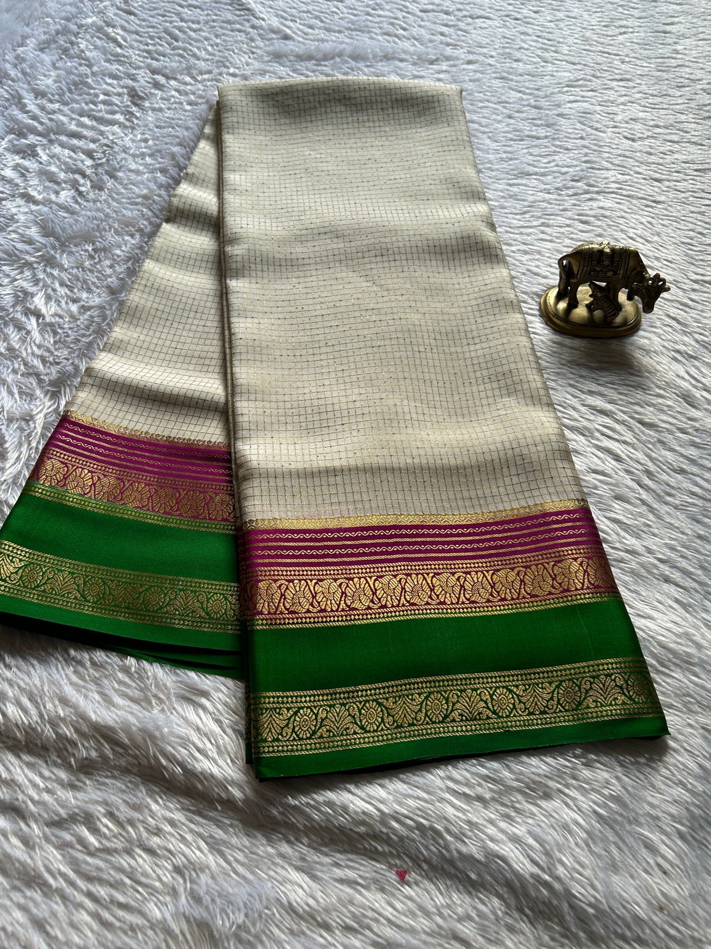 Gayatri (3D) : Off white-magenta-green