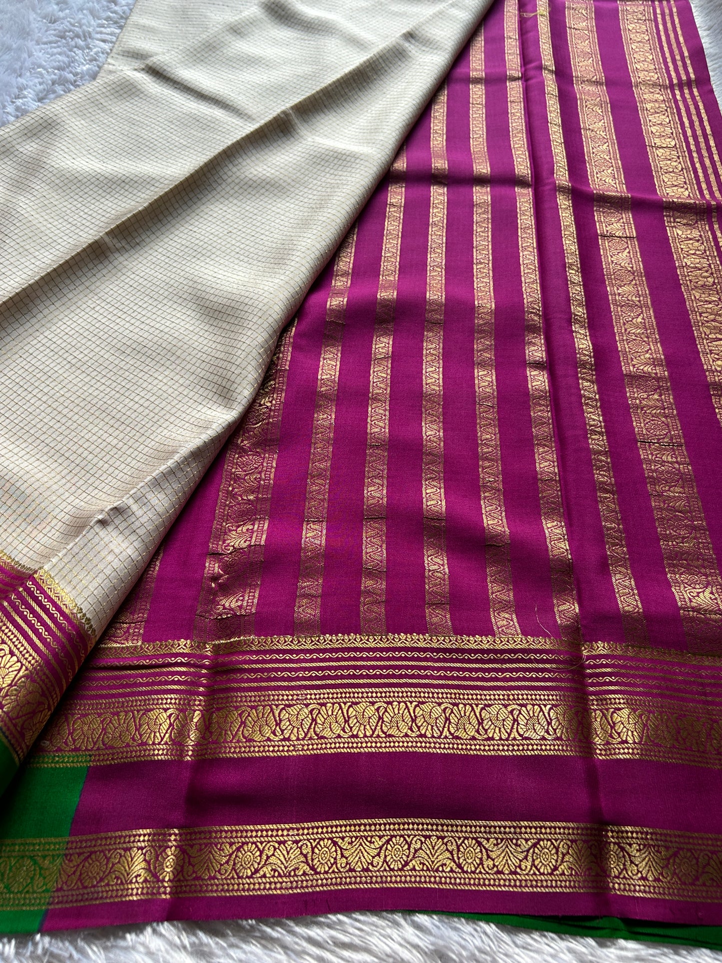 Gayatri (3D) : Off white-magenta-green