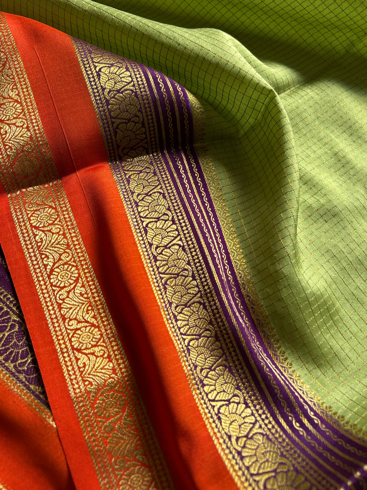 Gayatri (3D) : Pista green-purple-orange