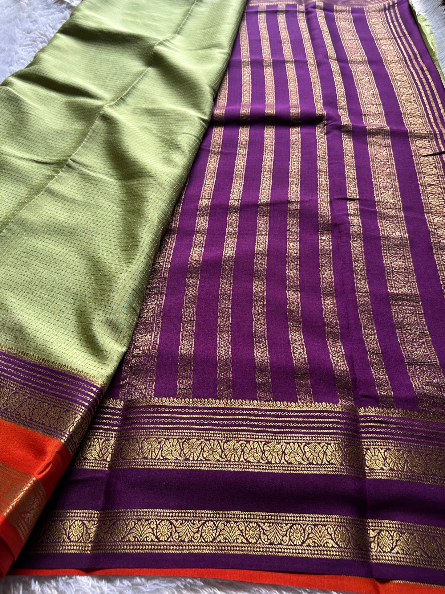 Gayatri (3D) : Pista green-purple-orange