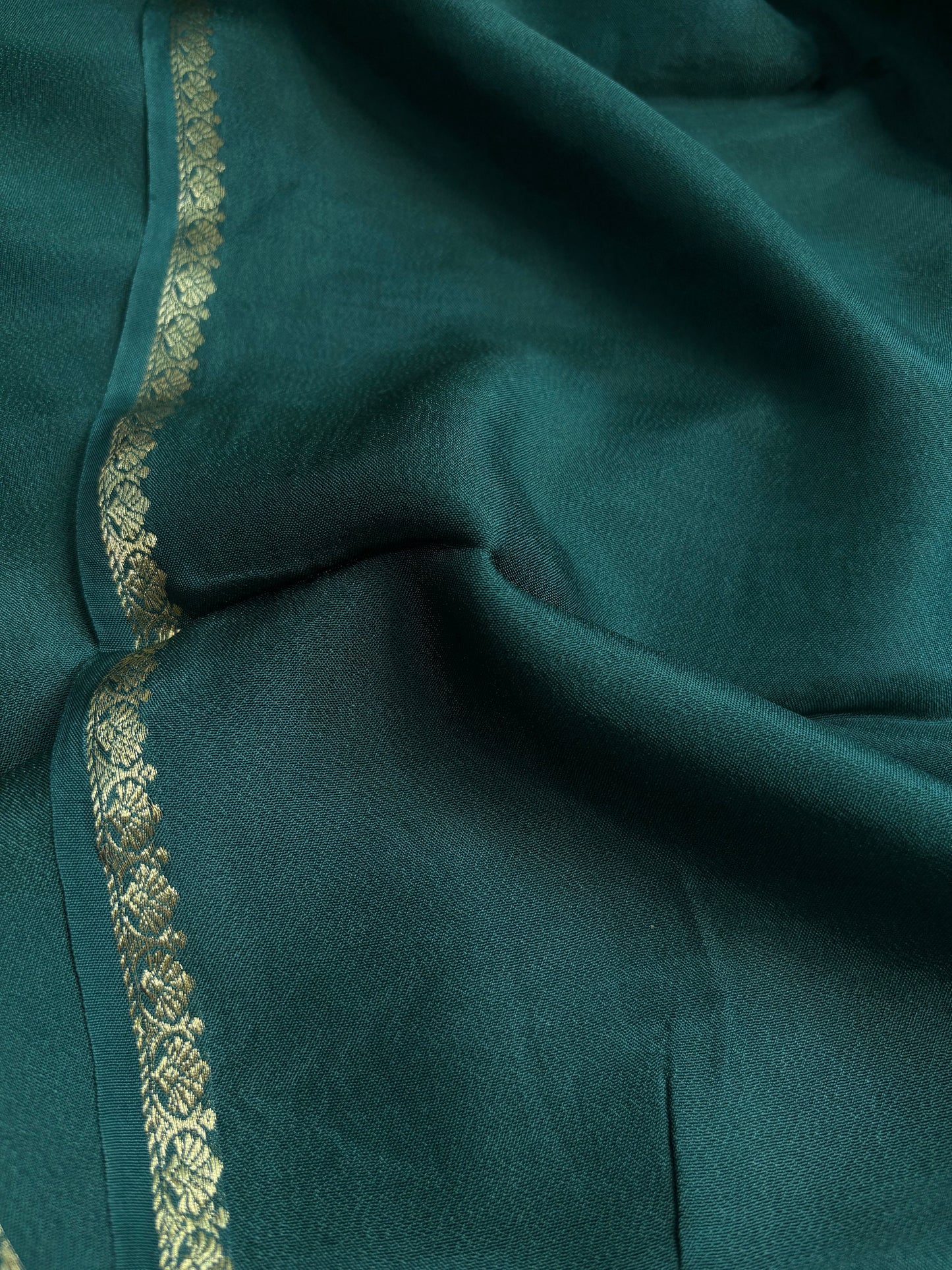 NYD124 : Solid Peacock green