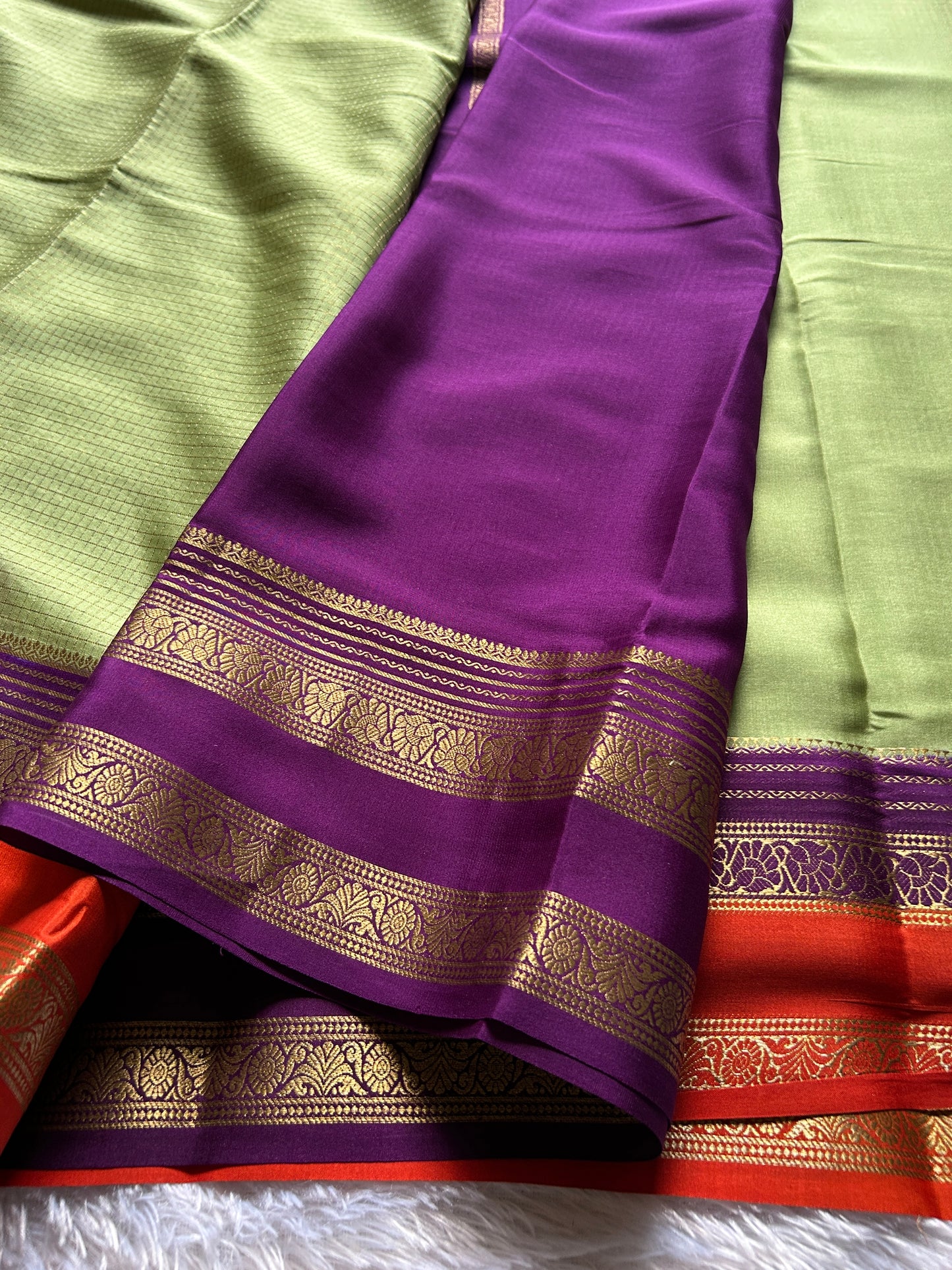 Gayatri (3D) : Pista green-purple-orange