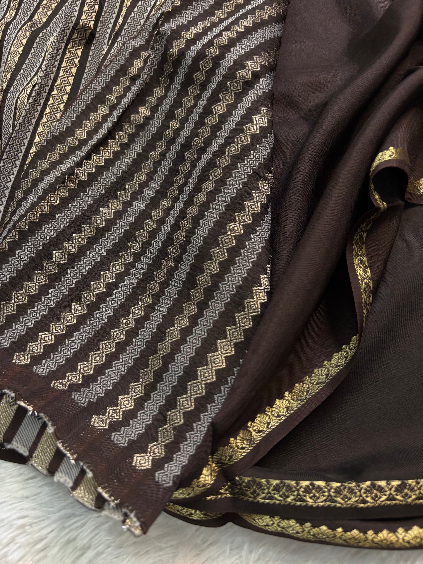 NYD124 : Solid Deep brown