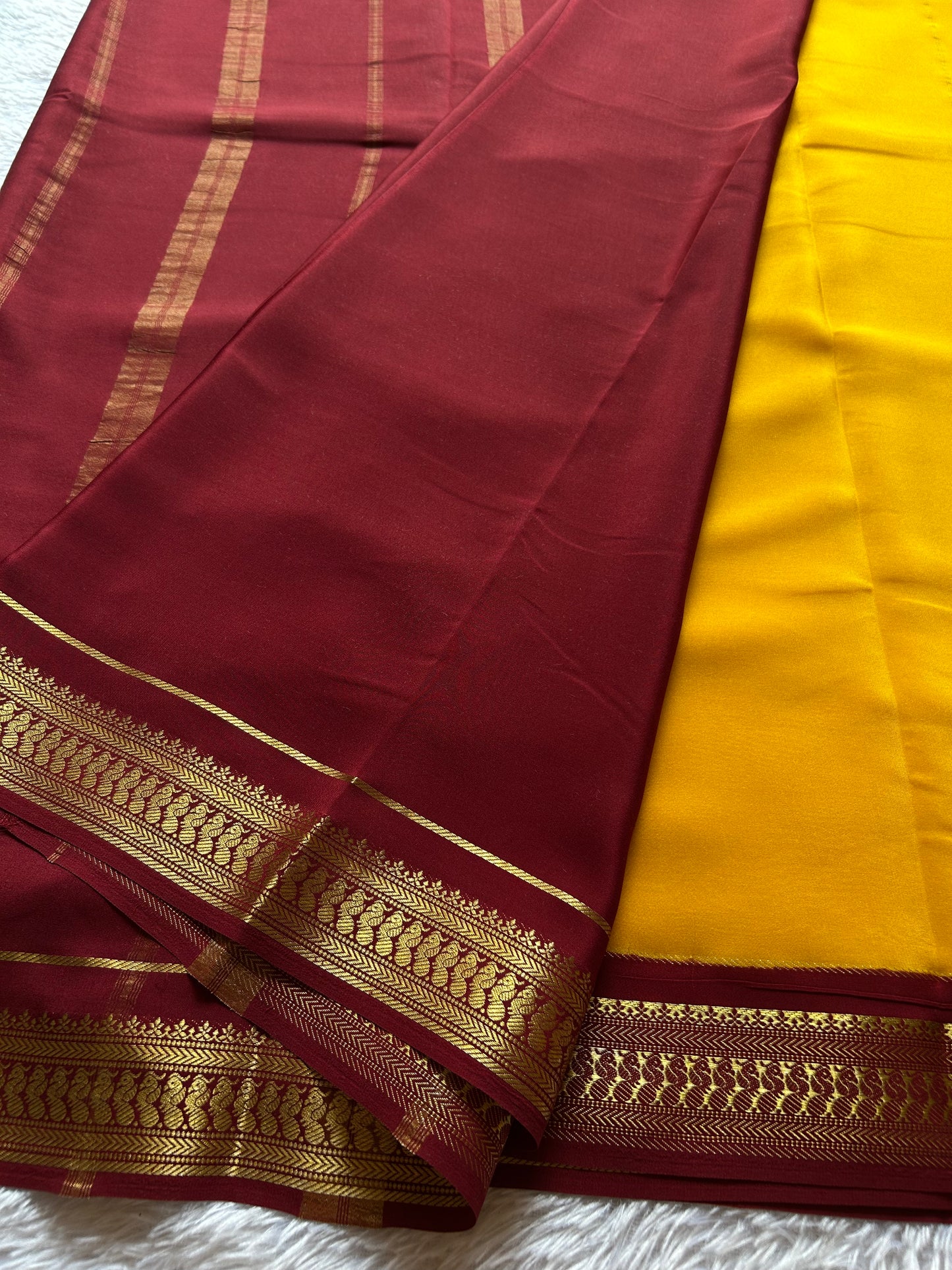 Mayuri (2D) : Lemon yellow-maroon