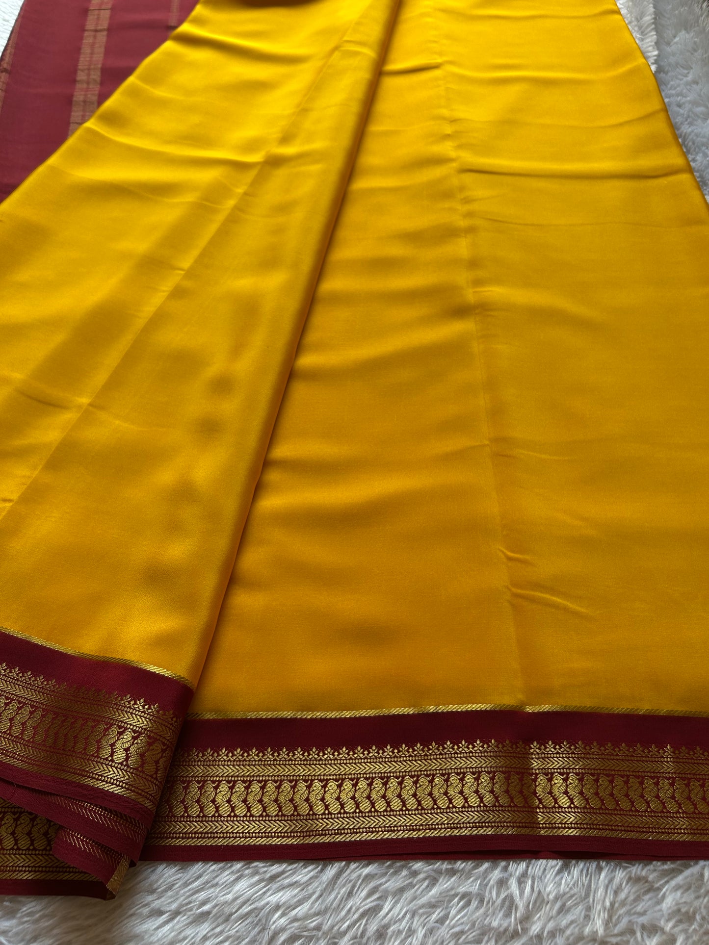 Mayuri (2D) : Lemon yellow-maroon