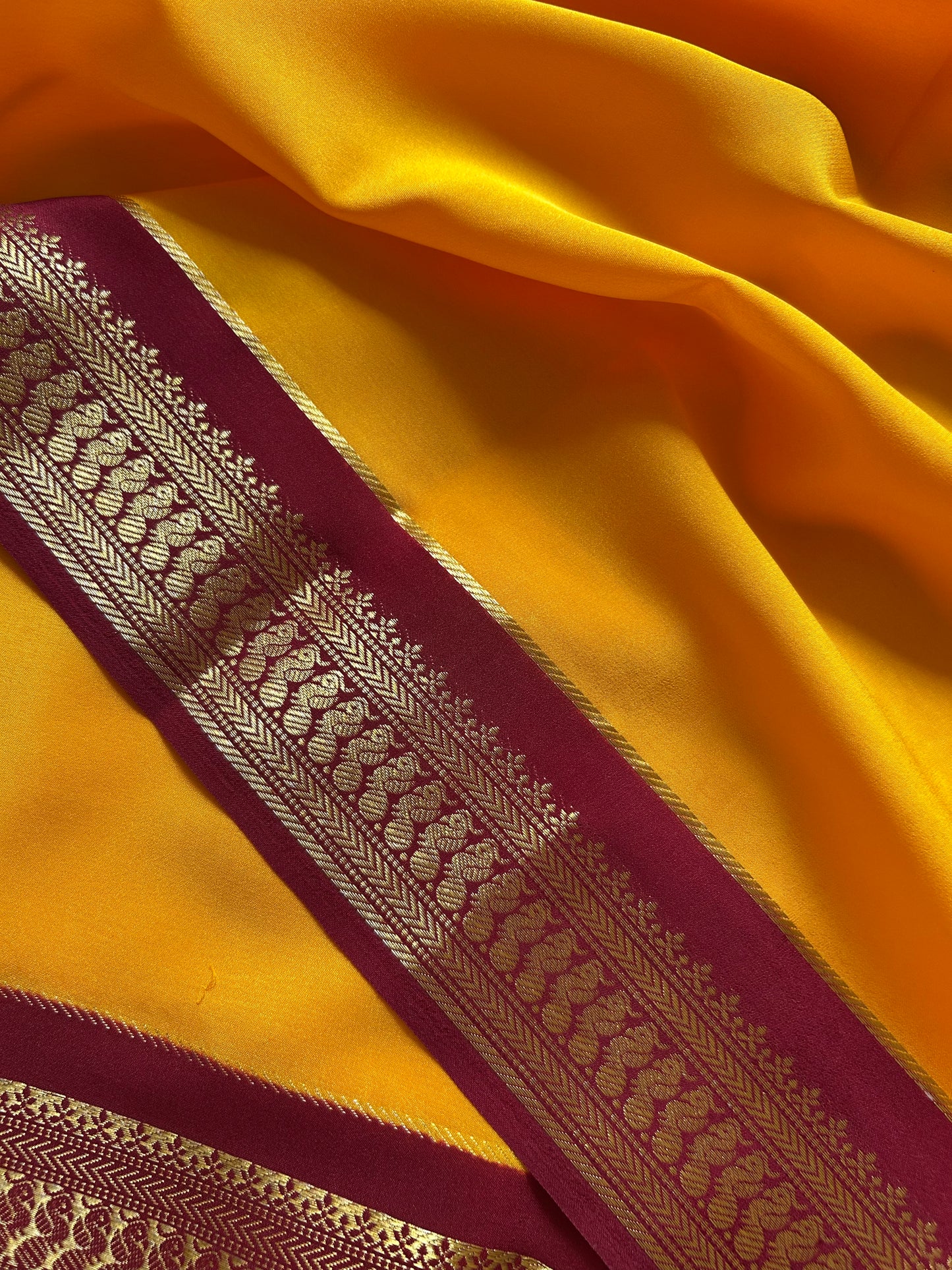 Mayuri (2D) : Lemon yellow-maroon