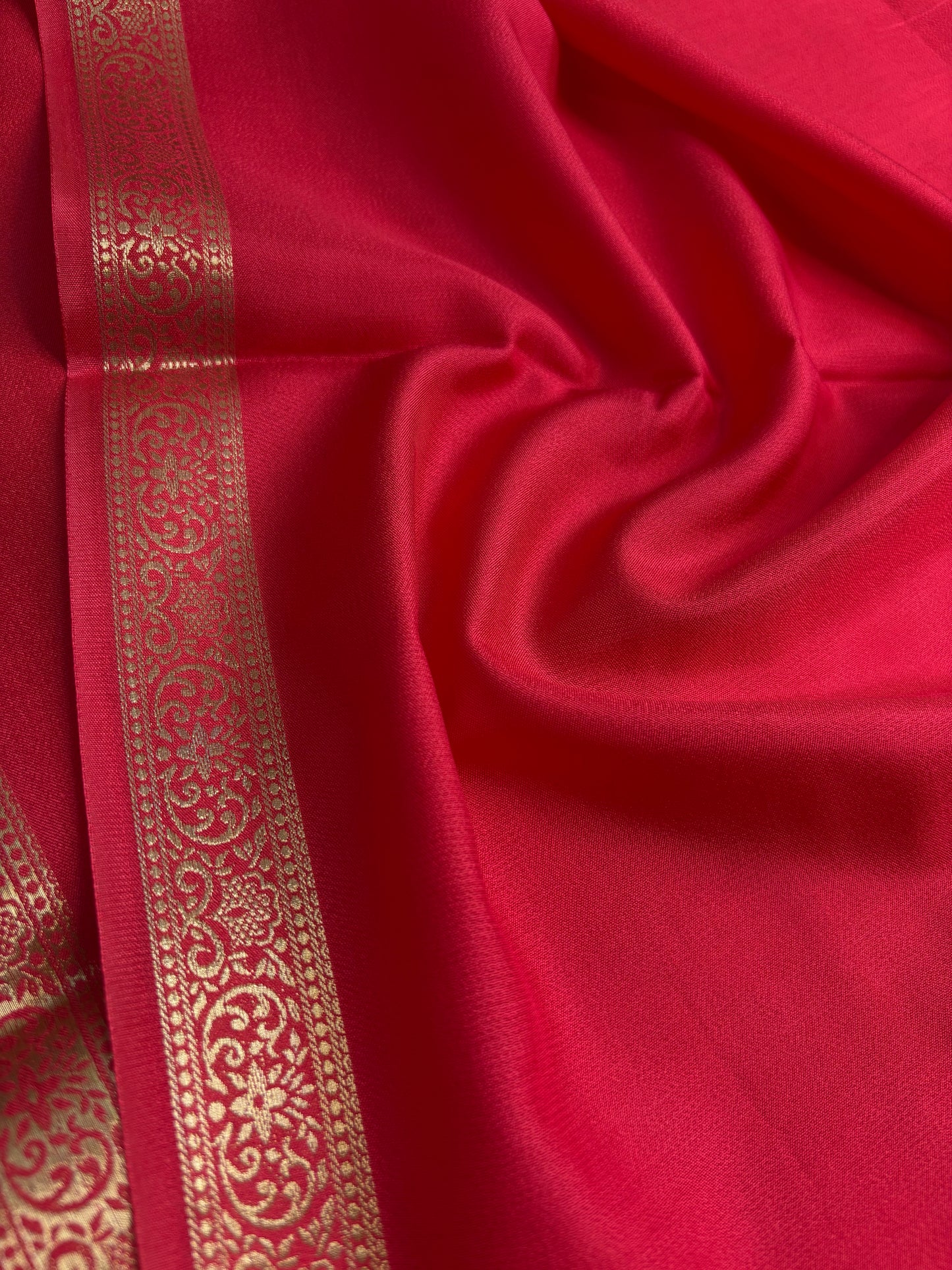 NYD126 : Solid Pinkish red