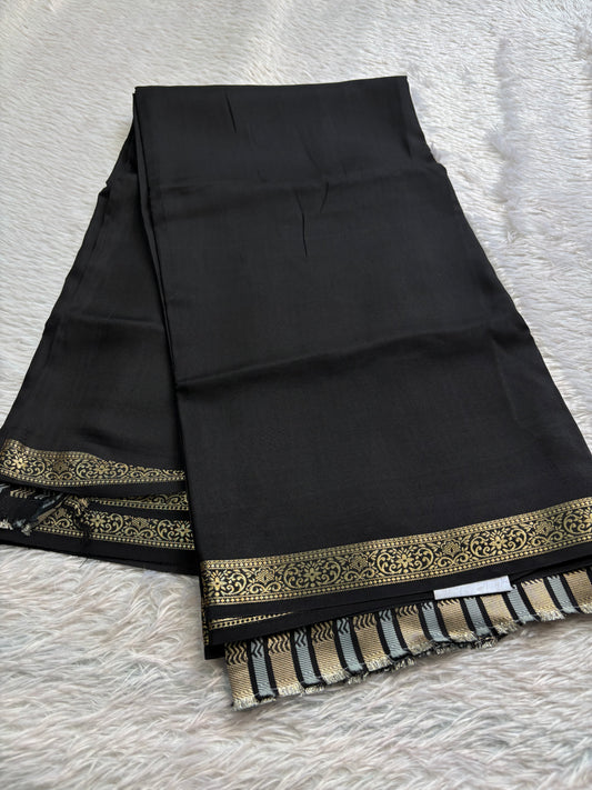 NYD126 : Solid Black