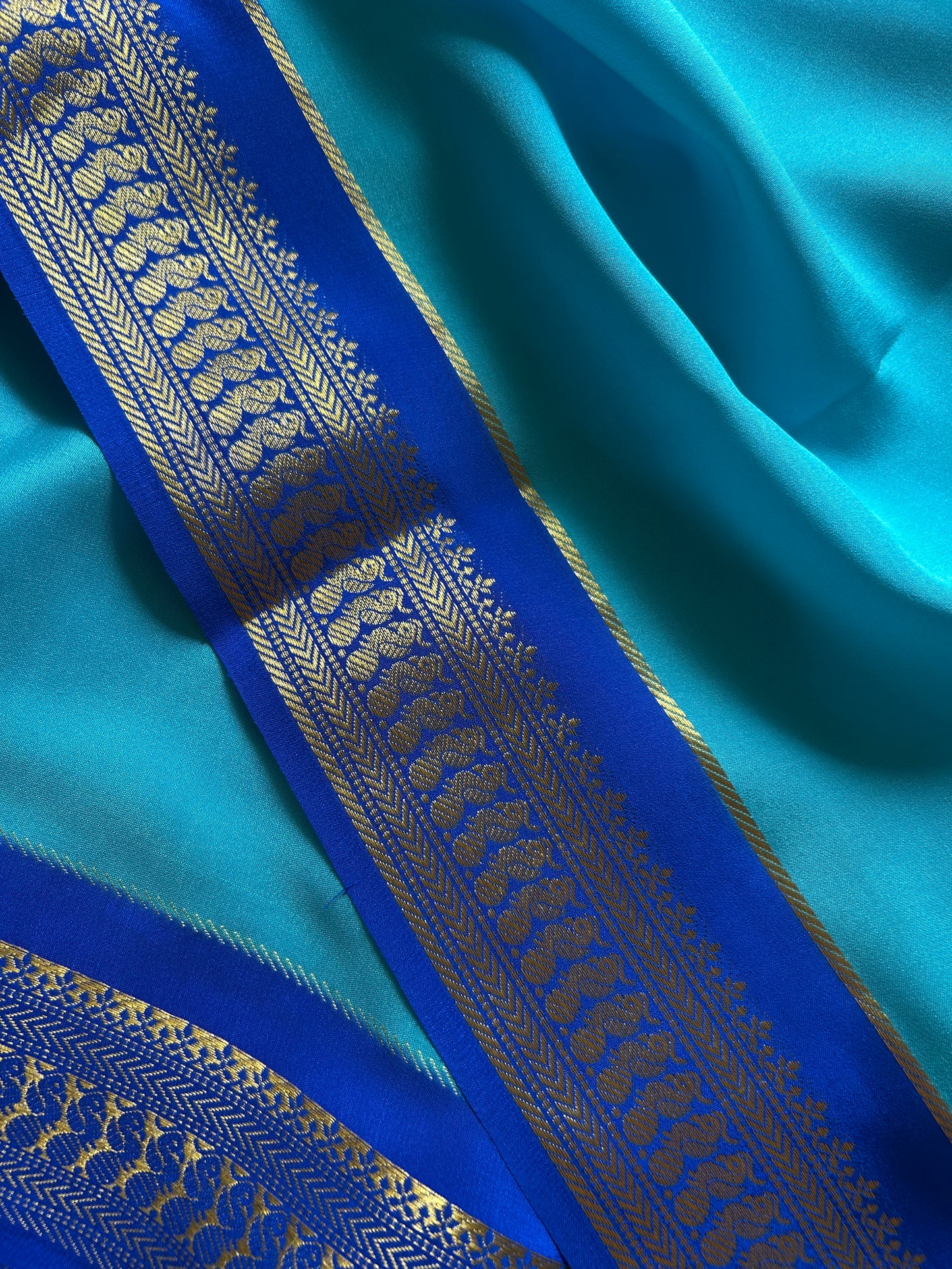 Mayuri (2D) : Sea blue-royal blue