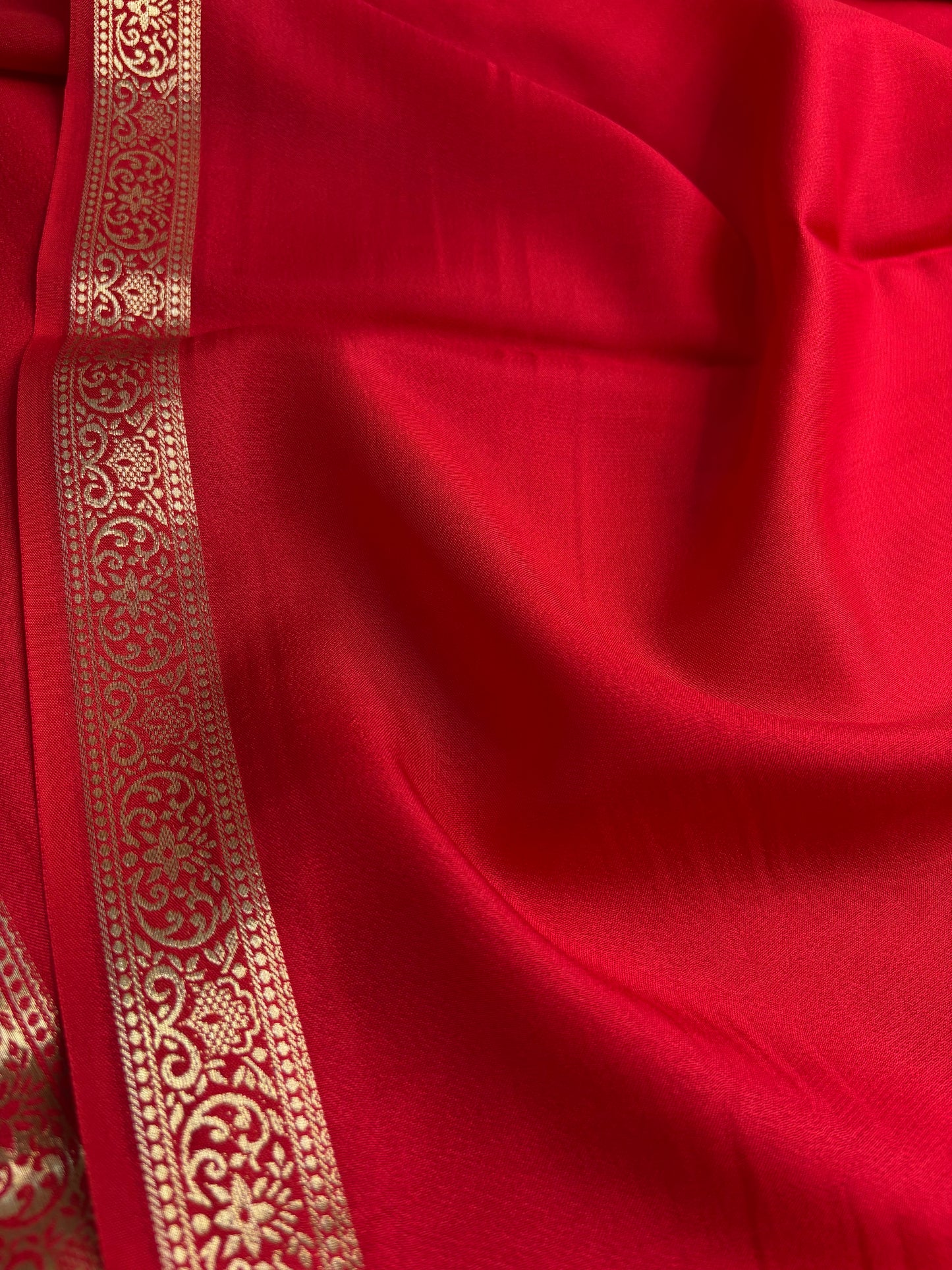 NYD126 : Solid Red