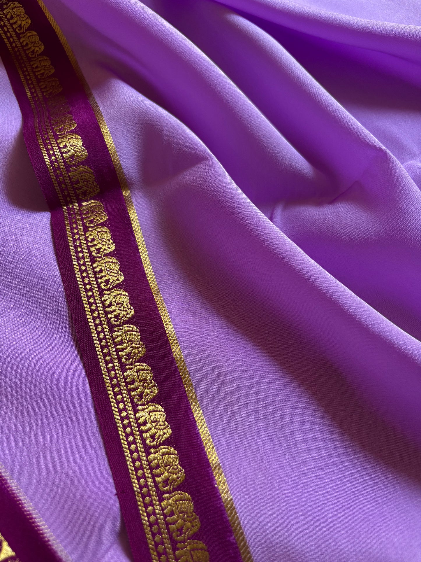 Gamani (2D) : Lavender-magenta