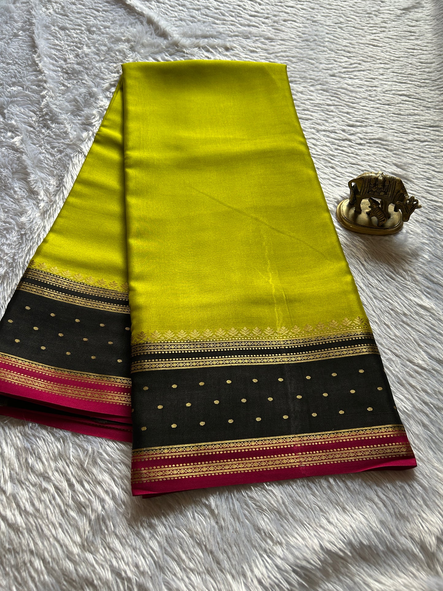Drishti (3D) : Olive green -black-maroon