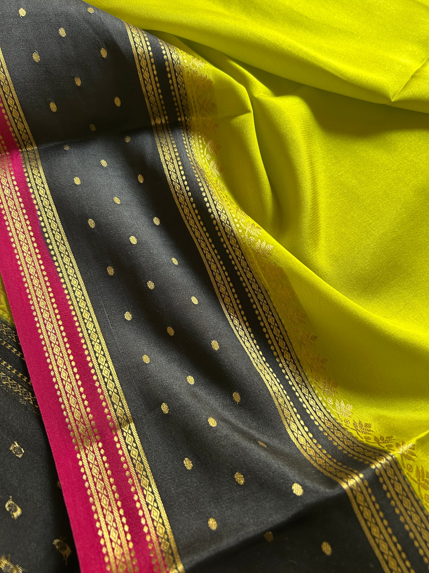 Drishti (3D) : Olive green -black-maroon