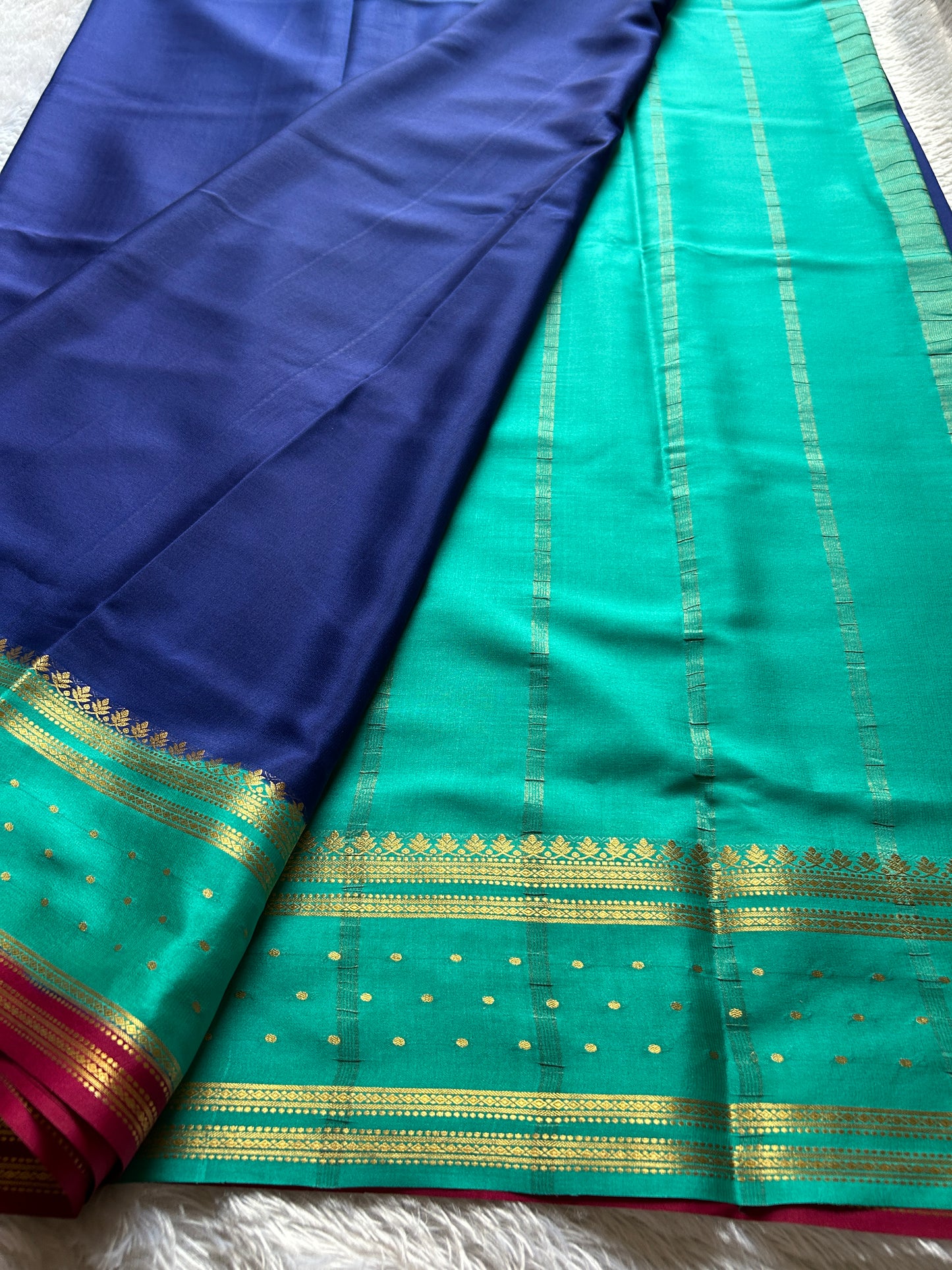 Drishti (3D) : Dark blue-turquoise-pink