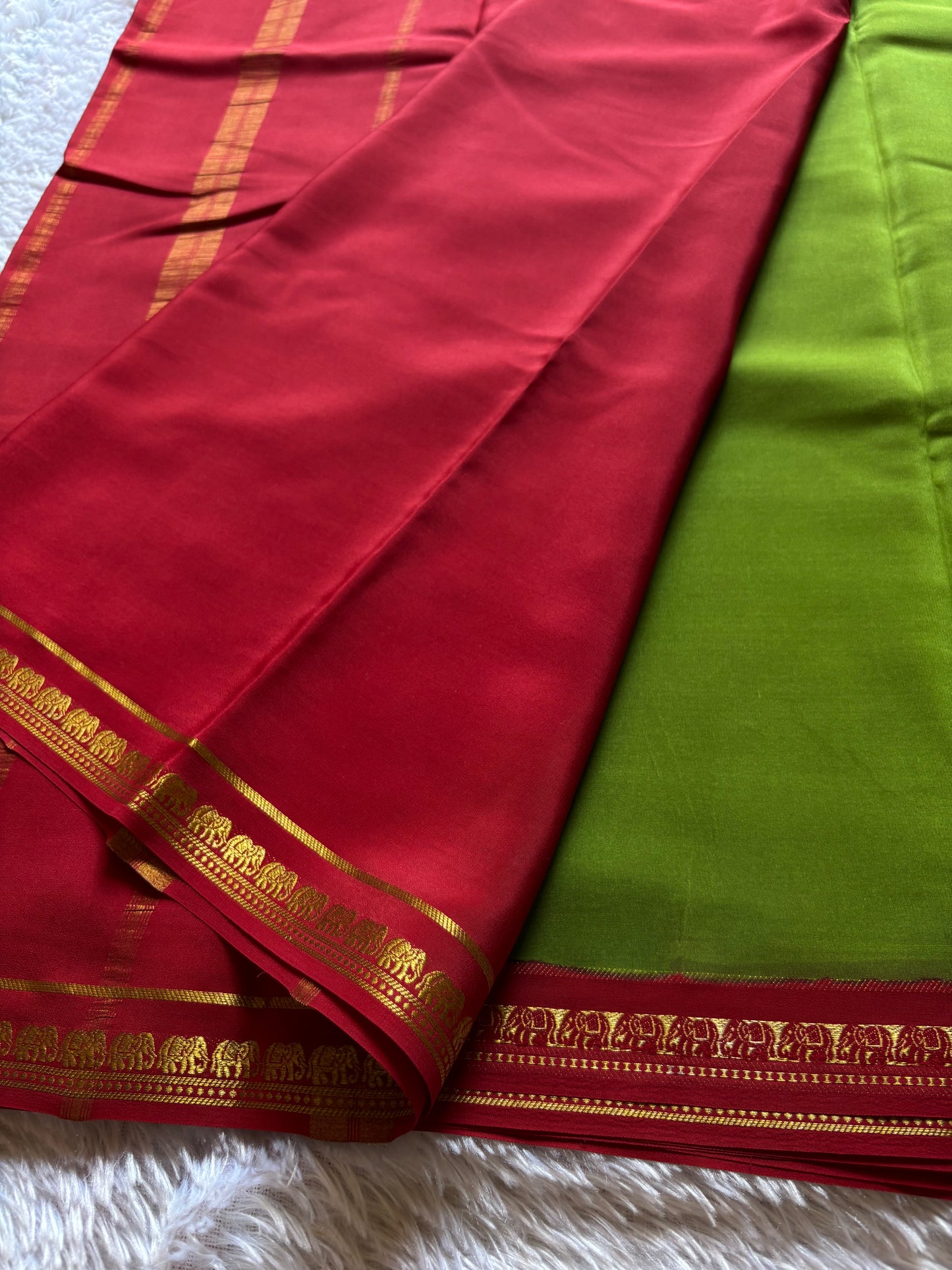 Gamani (2D) : Mehendi green-red