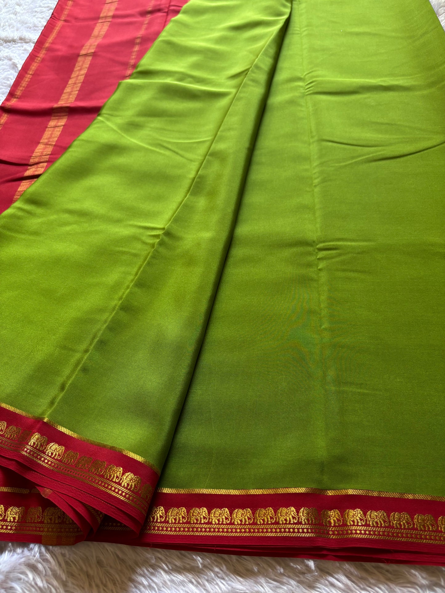 Gamani (2D) : Mehendi green-red
