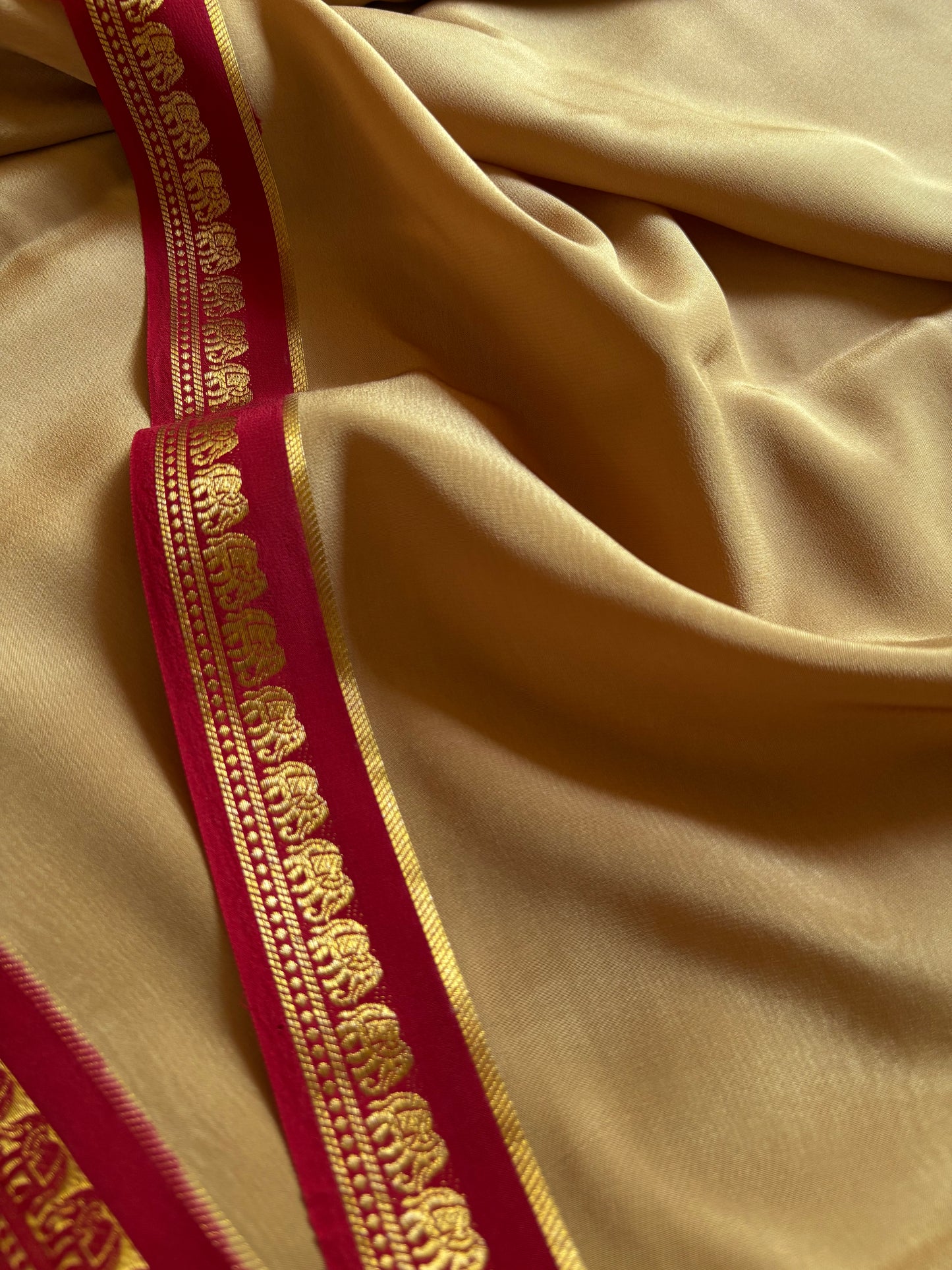 Gamani (2D) : Beige-red