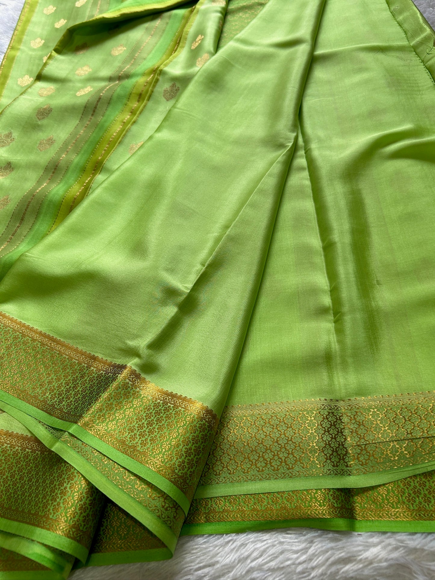 Nisha : Ombré Parrot green