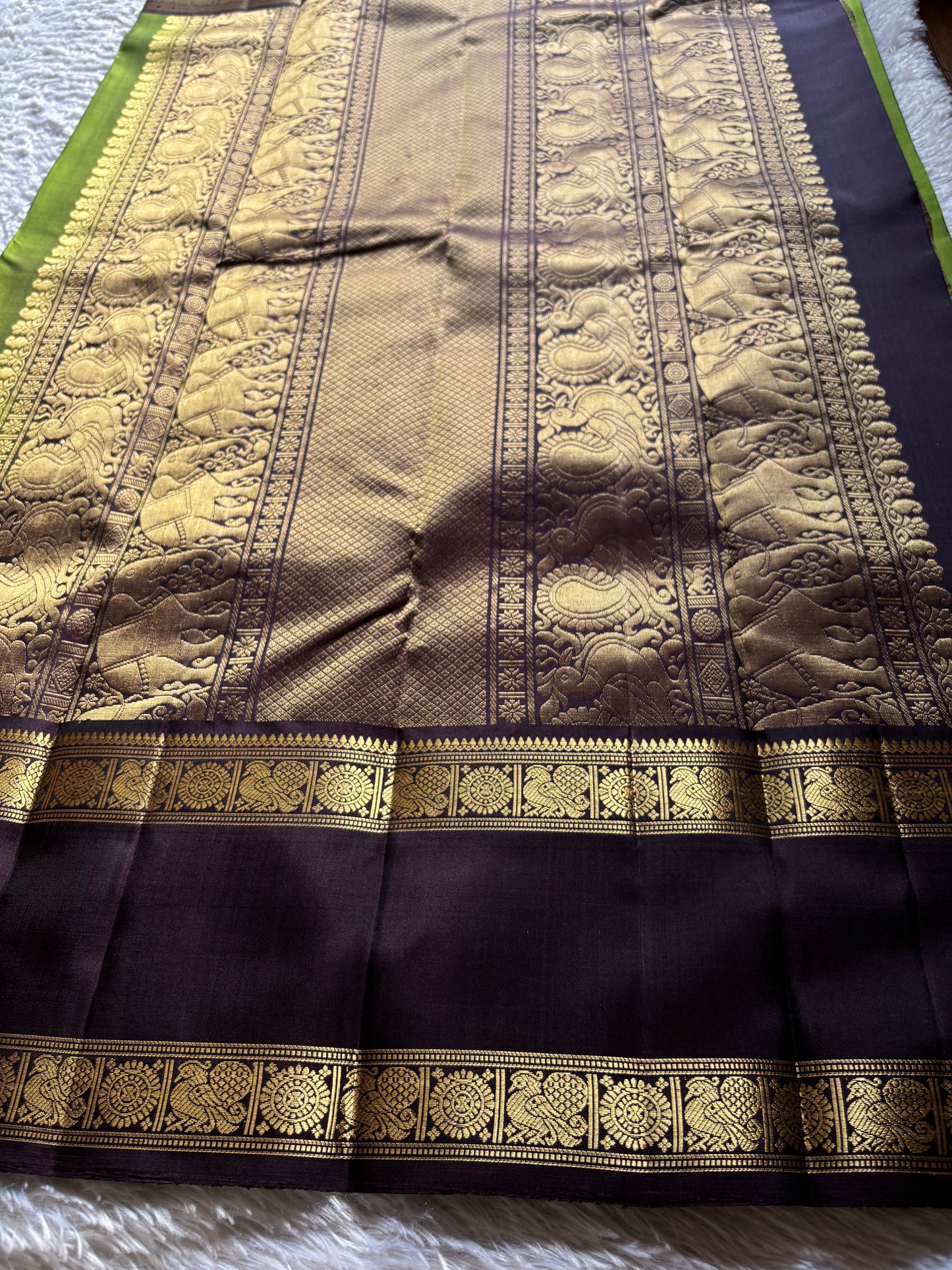 Lakshmi (2D) : Mehendi green-deep brown