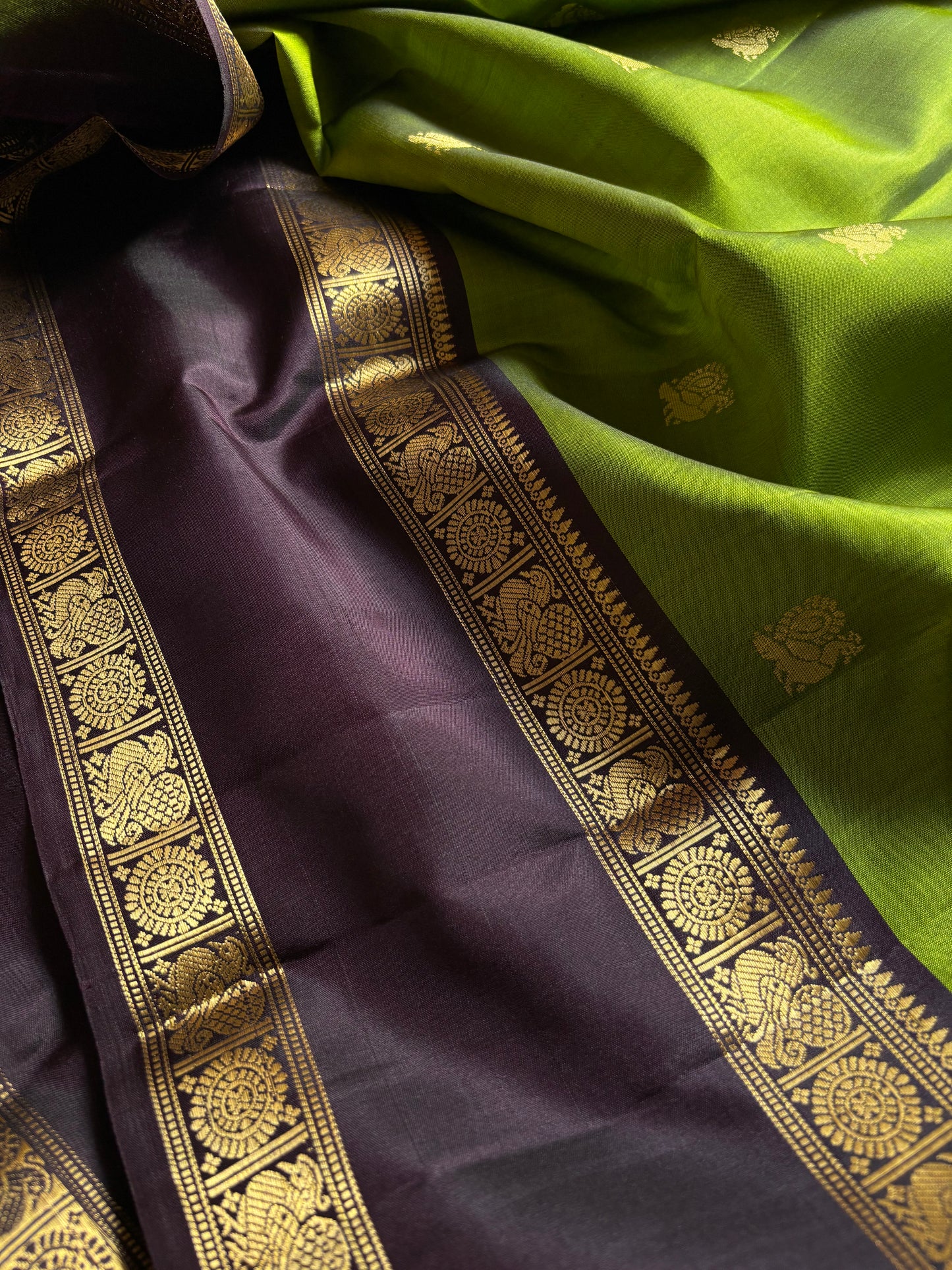 Lakshmi (2D) : Mehendi green-deep brown