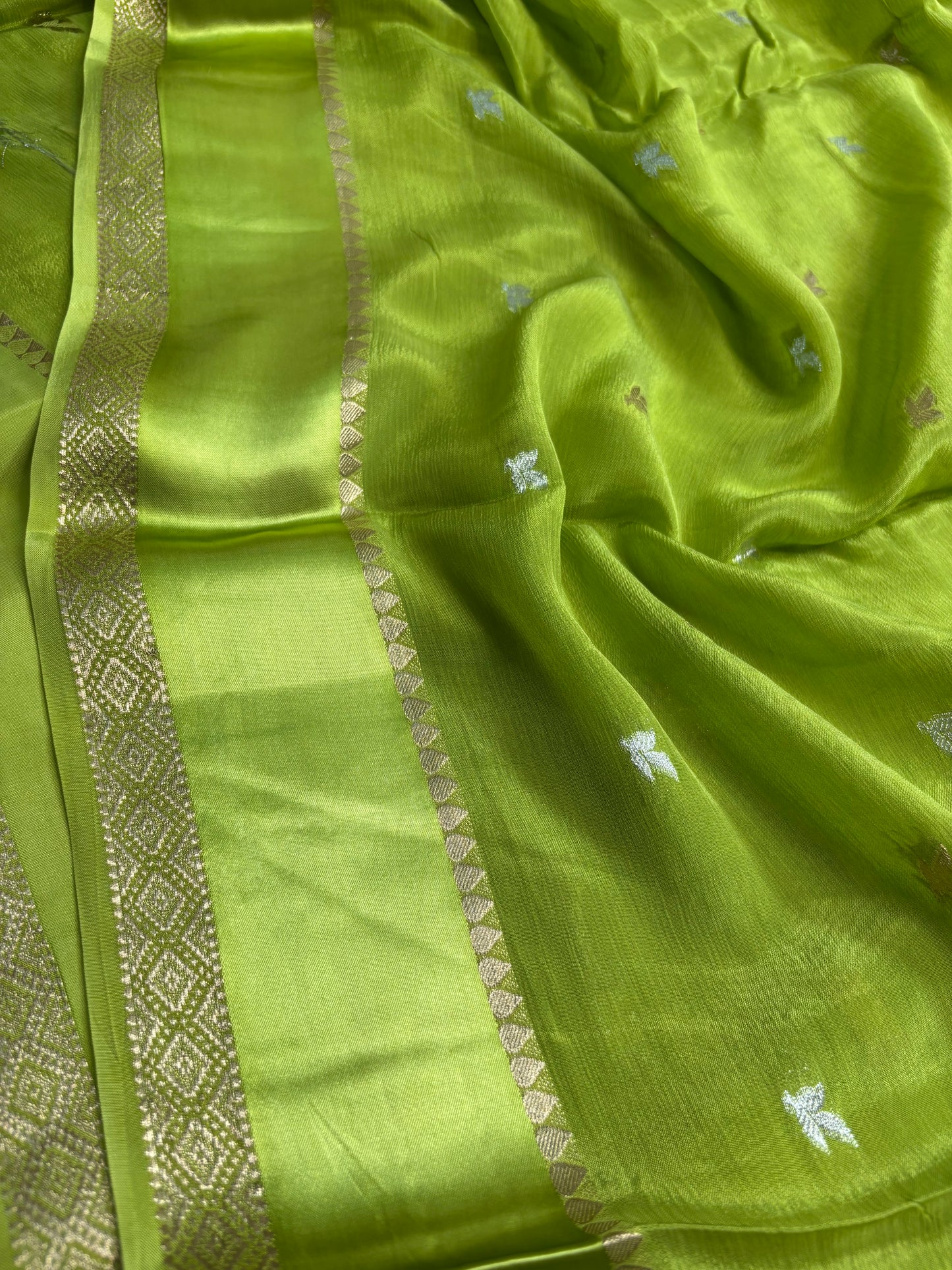 NYD129 : Solid Dark pista green
