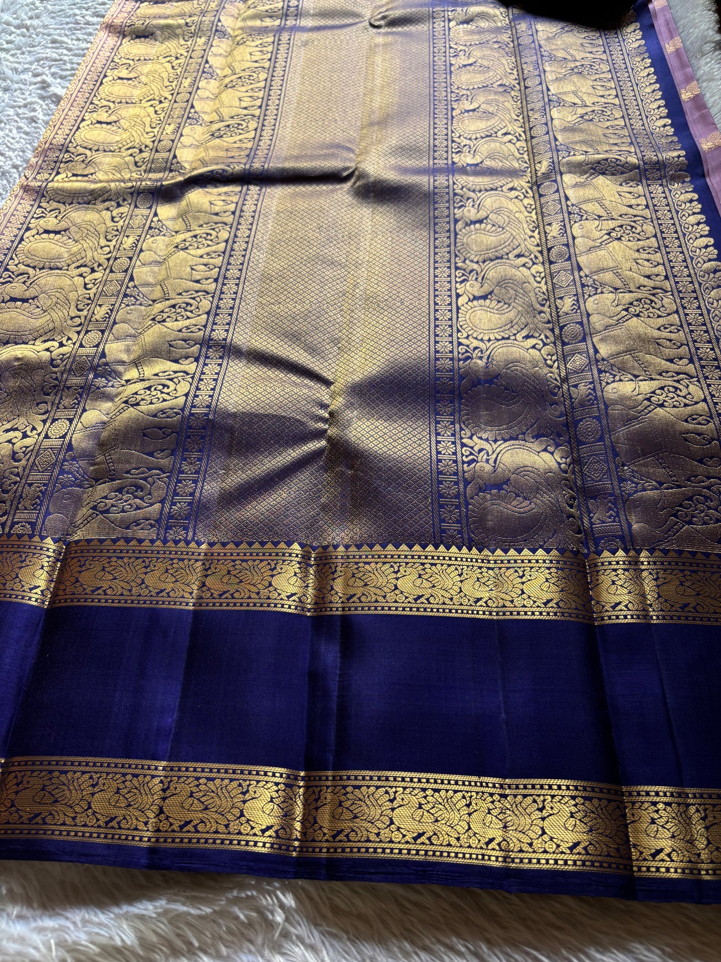 Lakshmi (2D) : Lilac pink-dark blue