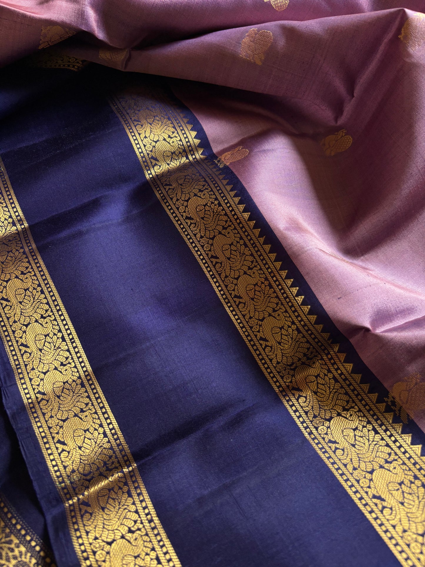 Lakshmi (2D) : Lilac pink-dark blue