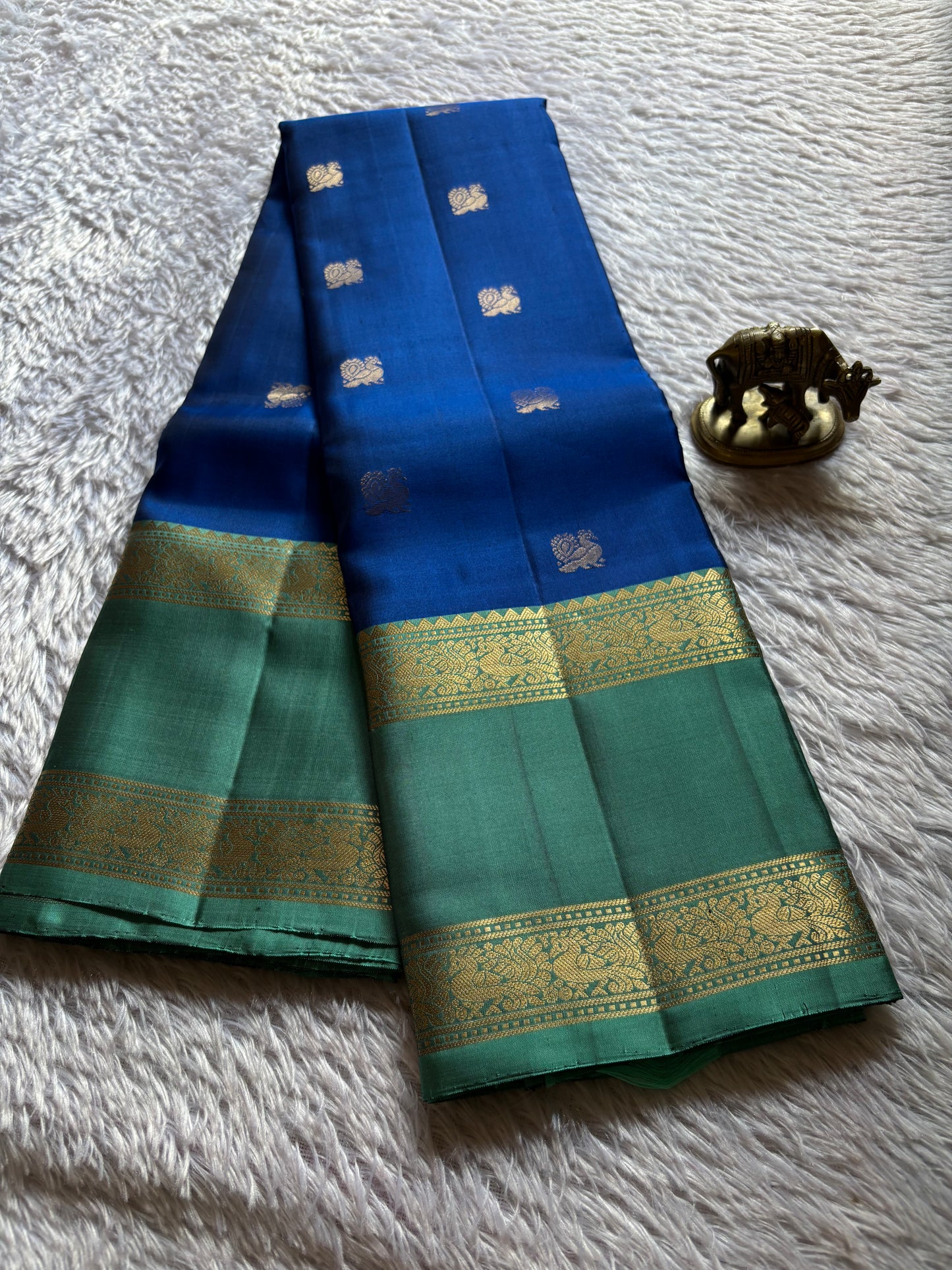 Lakshmi (2D) : Royal blue-sea green