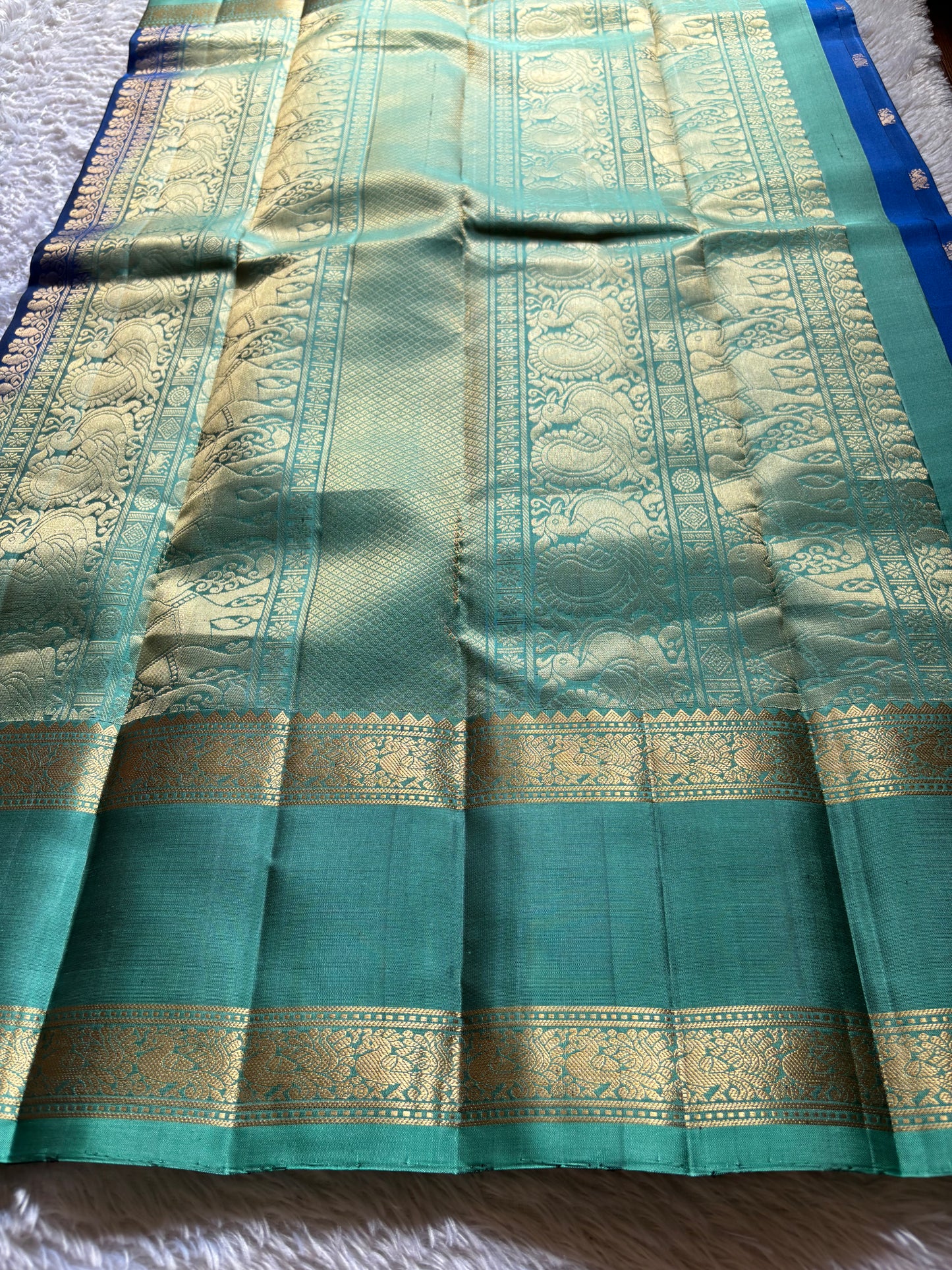 Lakshmi (2D) : Royal blue-sea green