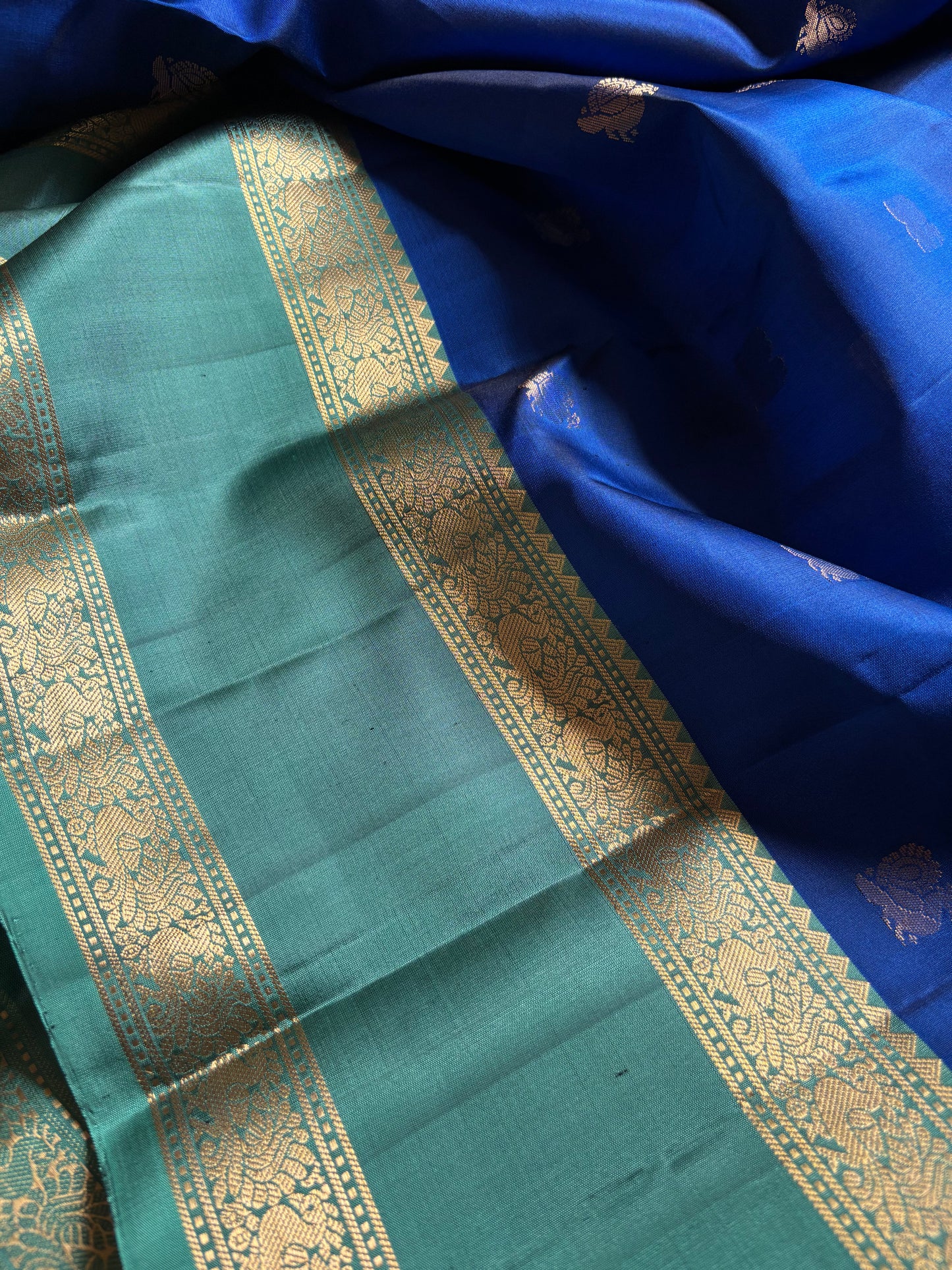 Lakshmi (2D) : Royal blue-sea green