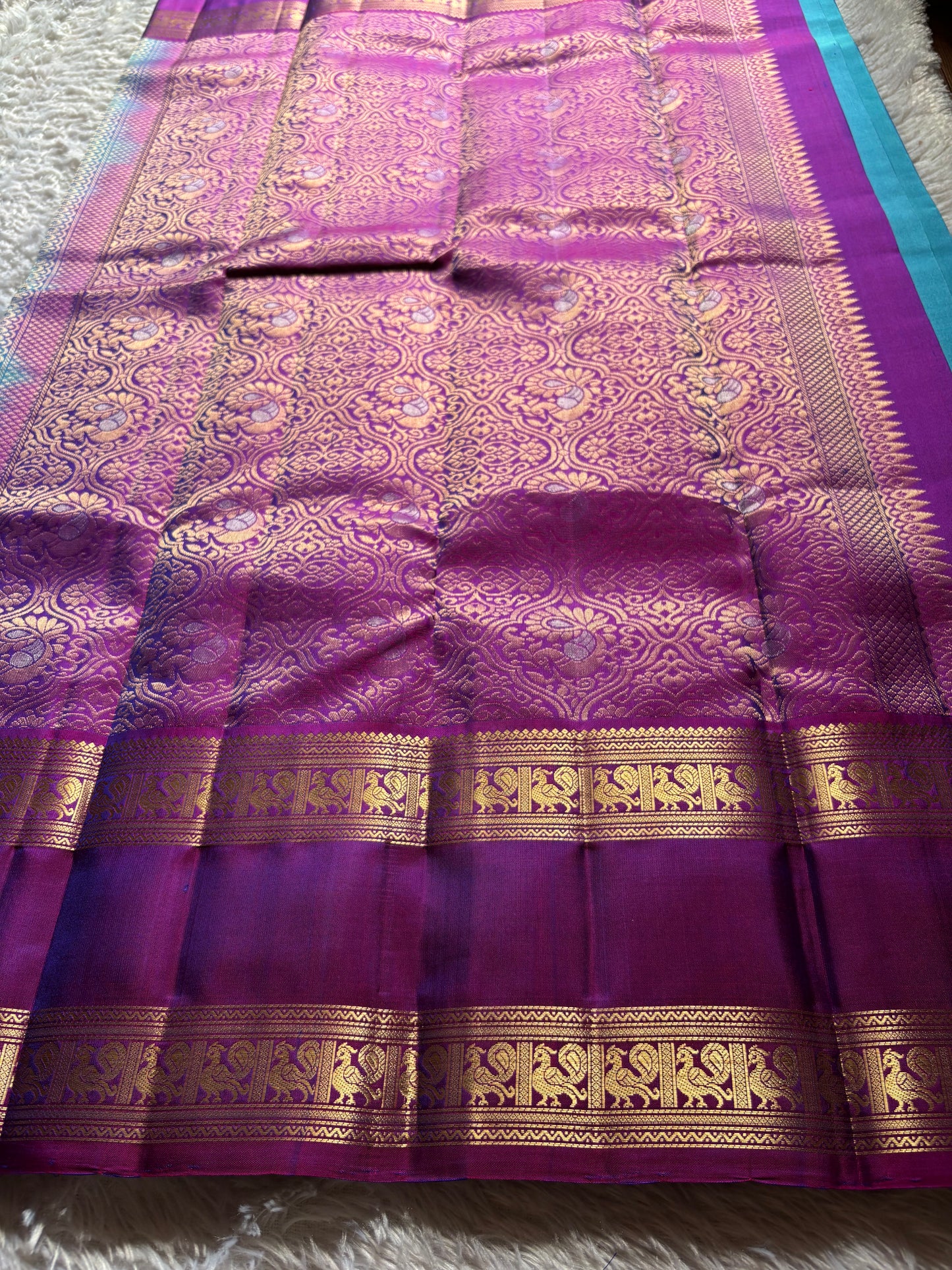 Lakshmi (2D) : Sky blue-dark magenta