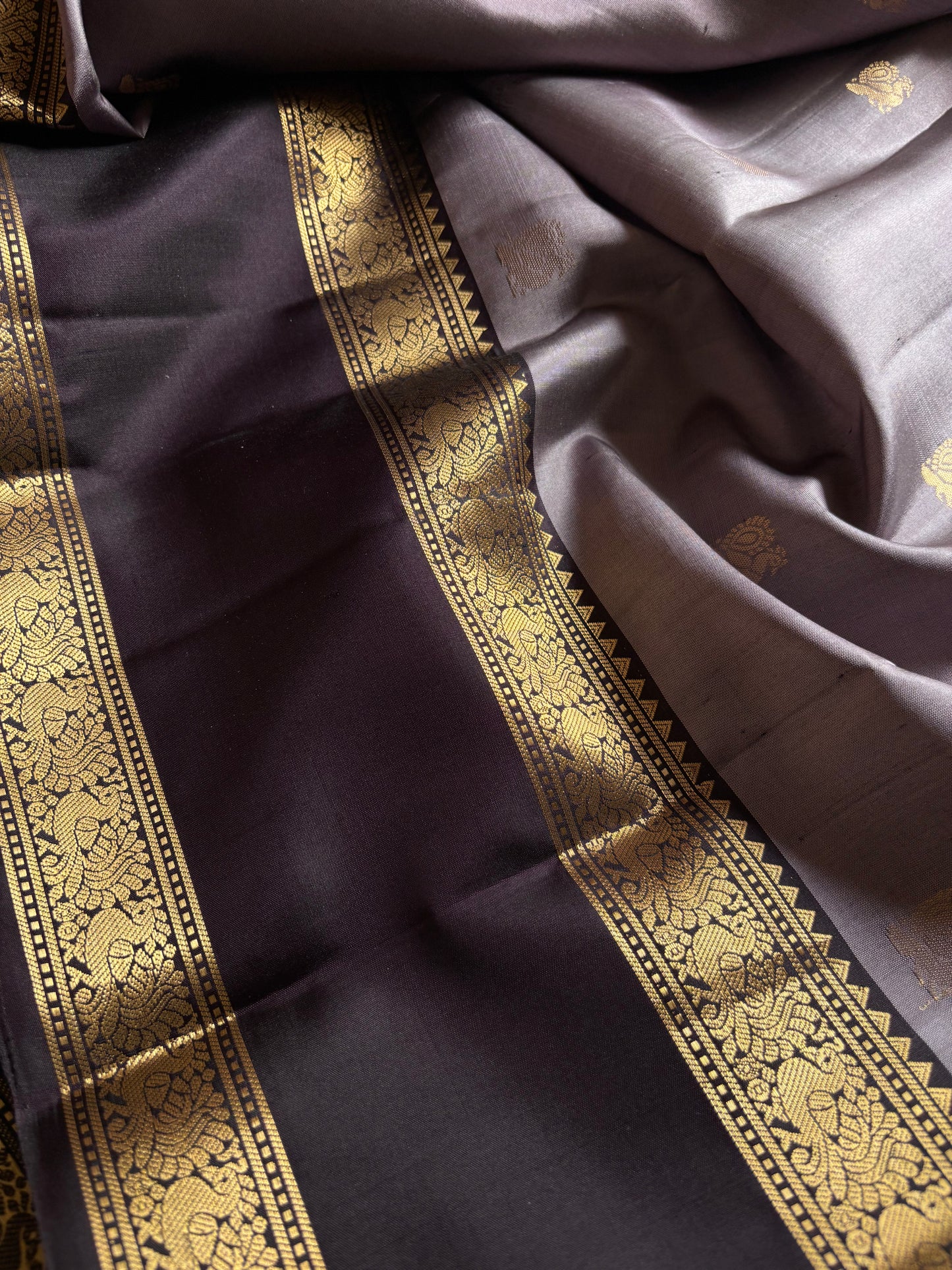 Lakshmi (2D) : Silver grey-deep brown