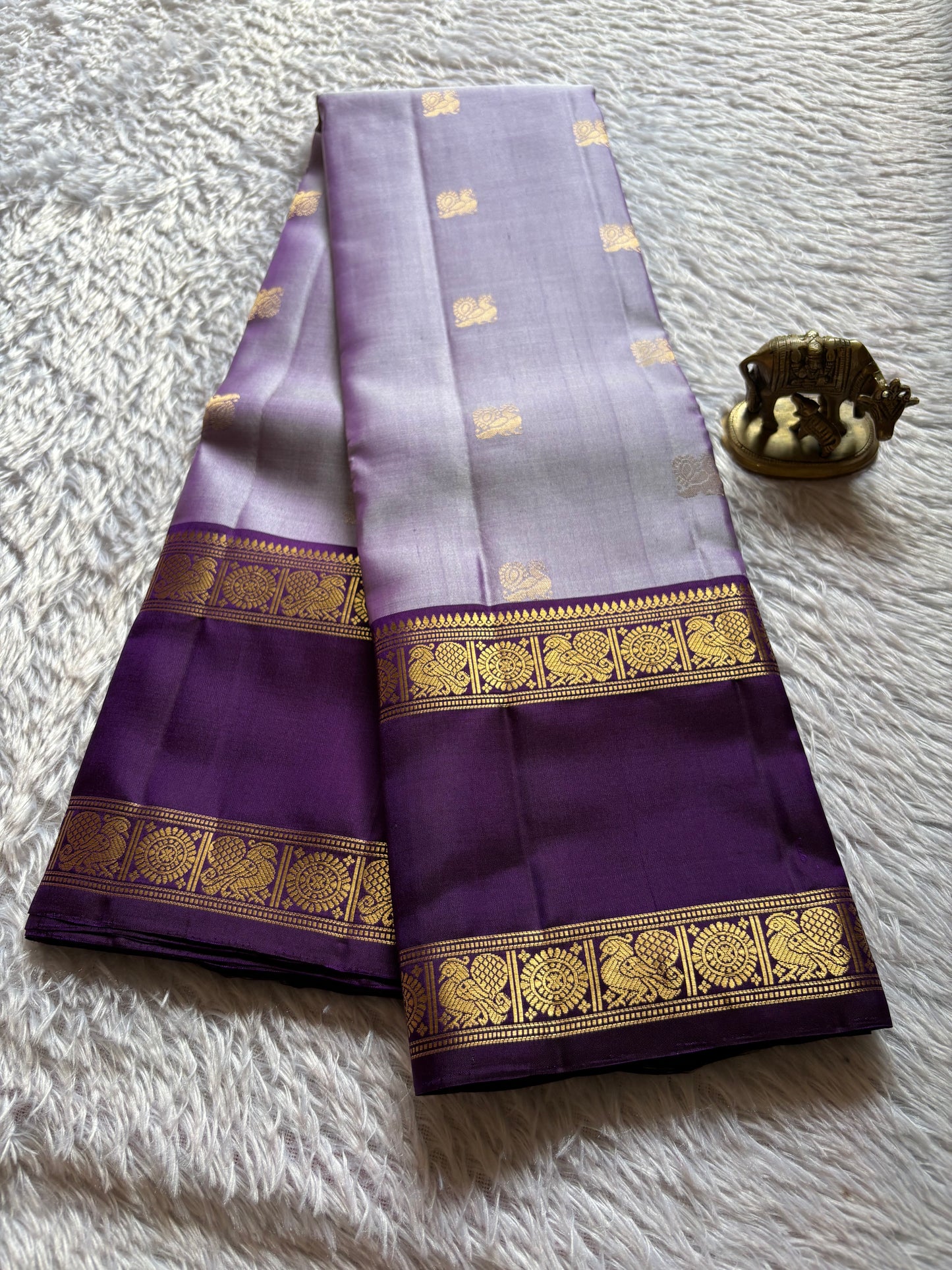 Lakshmi (2D) : Pastel lavender-plum